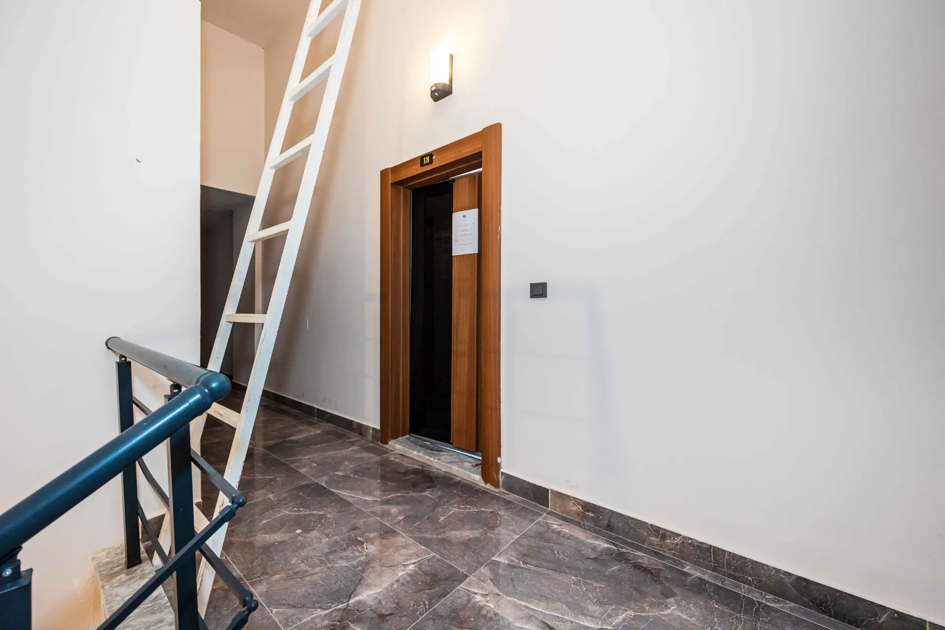 Antalya Alanya'da Deniz Manzaralı Satılık 2+1 Daire