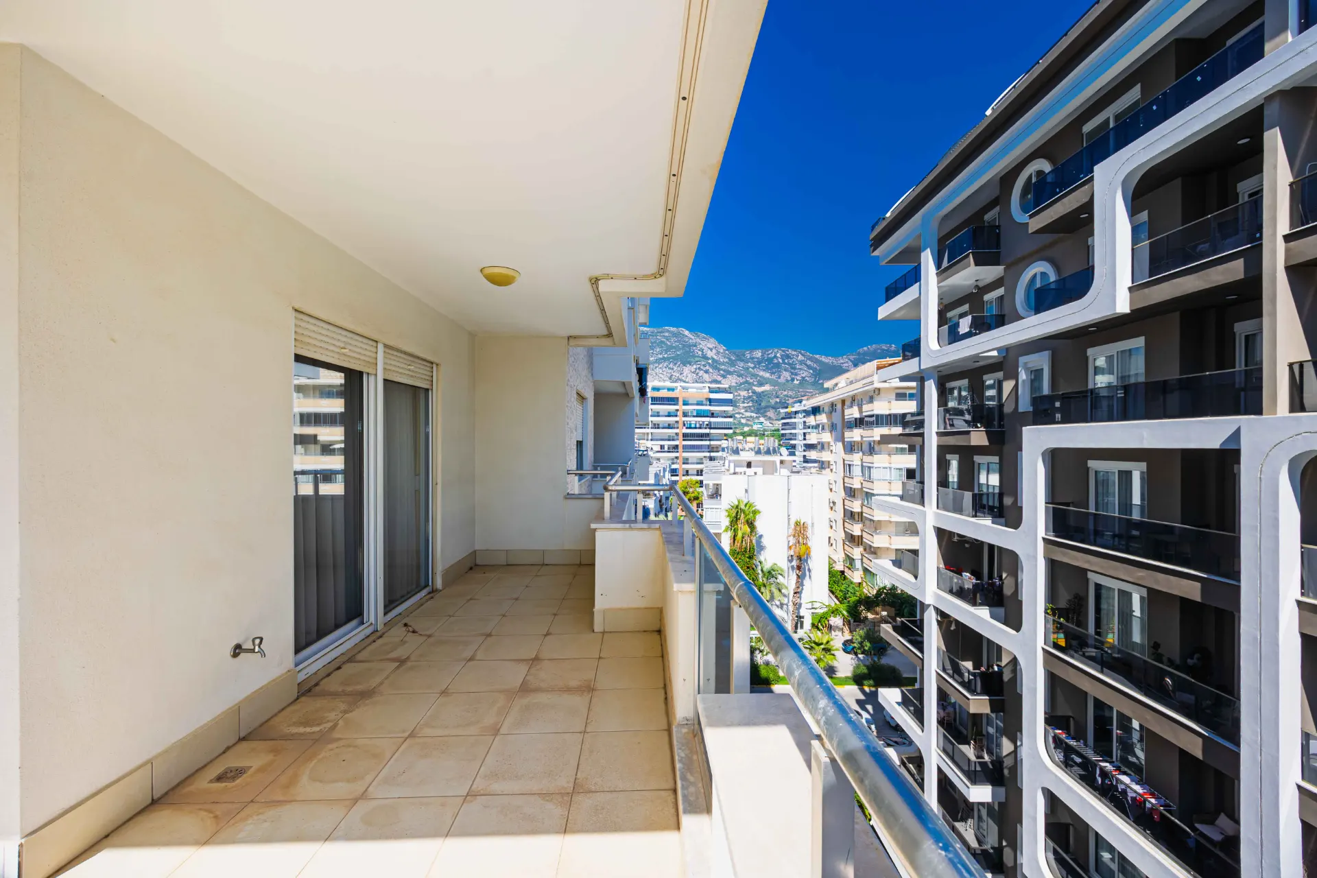 Antalya Alanya Mahmutlar'da Satılık 2+1 Daire
