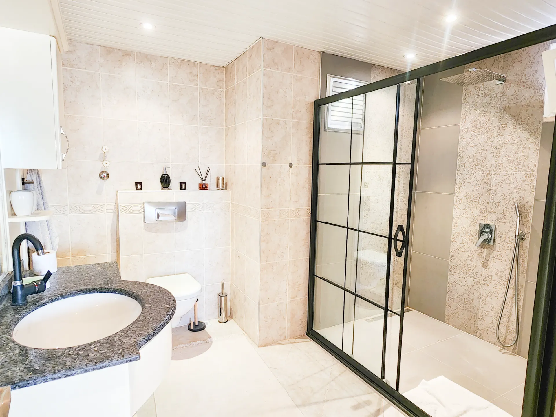 Alanya Merkez’de Satılık 4+1 Geniş Daire | 240 m²