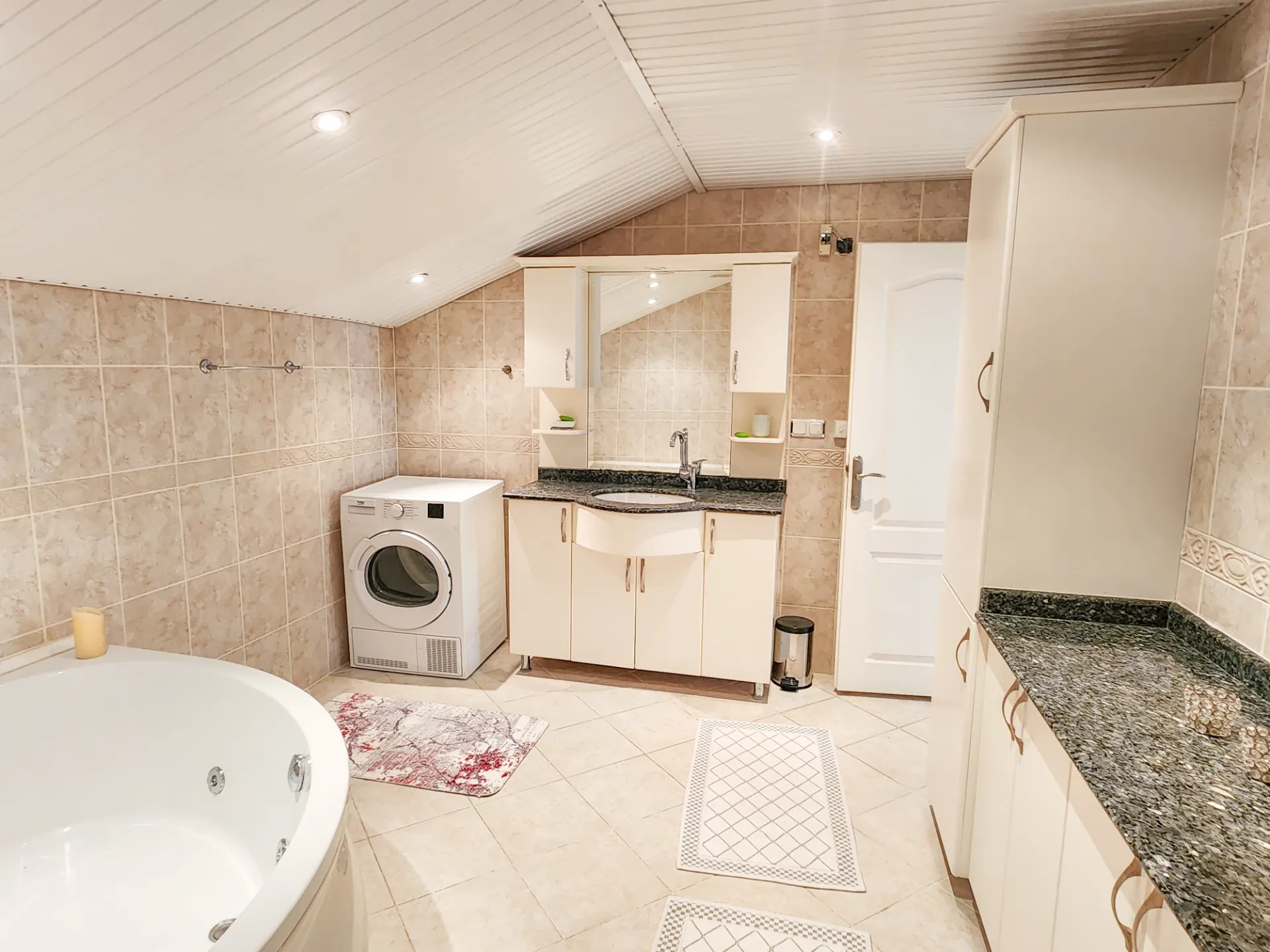 Alanya Merkez’de Satılık 4+1 Geniş Daire | 240 m²