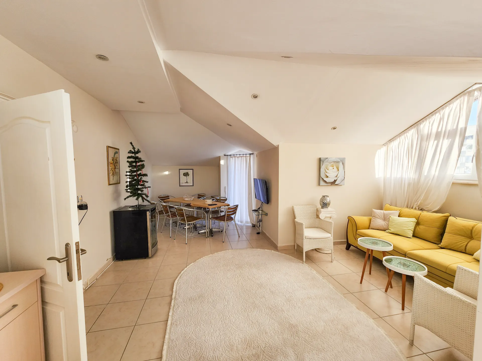 Alanya Merkez’de Satılık 4+1 Geniş Daire | 240 m²