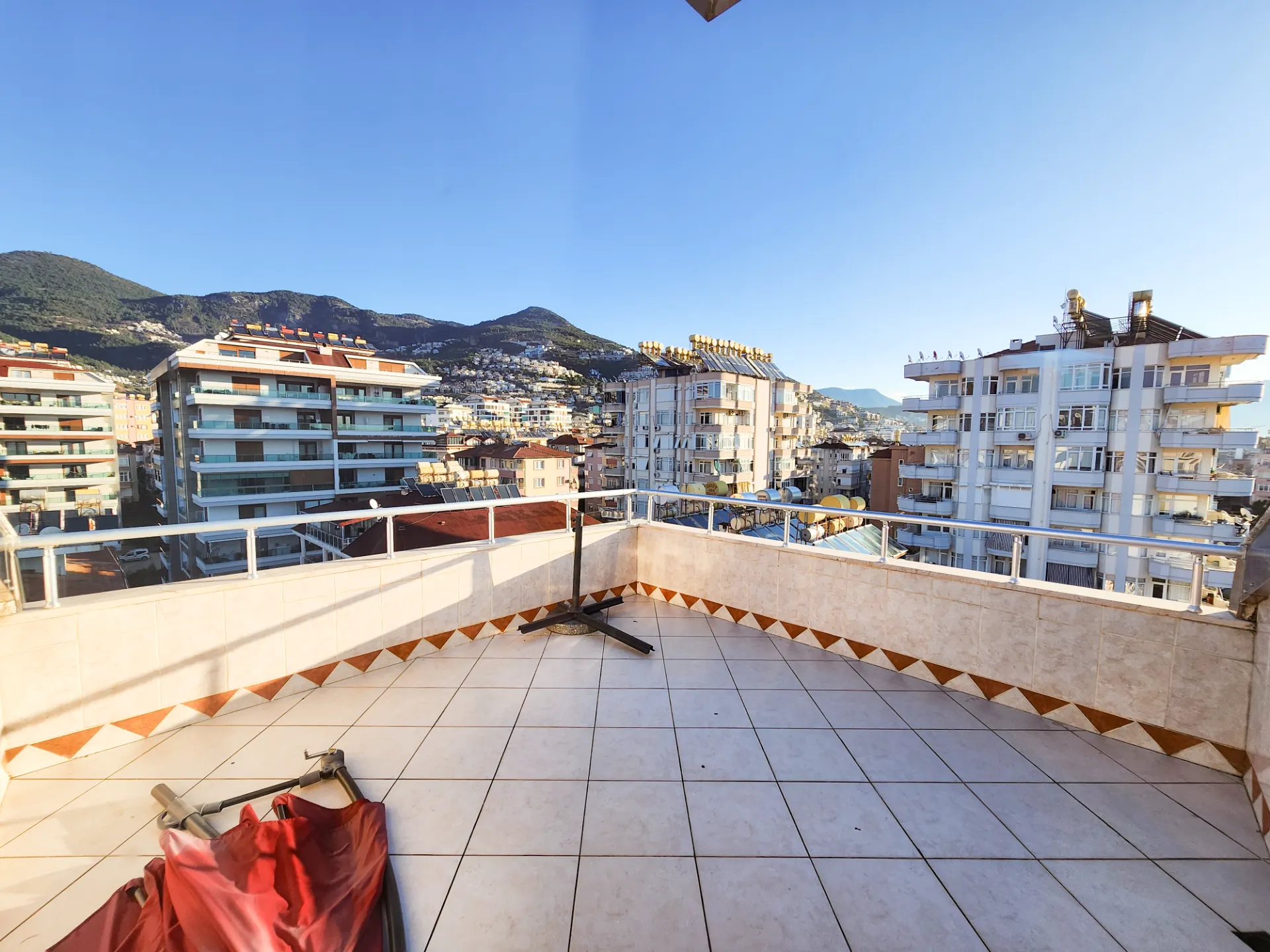 Alanya Merkez’de Satılık 4+1 Geniş Daire | 240 m²