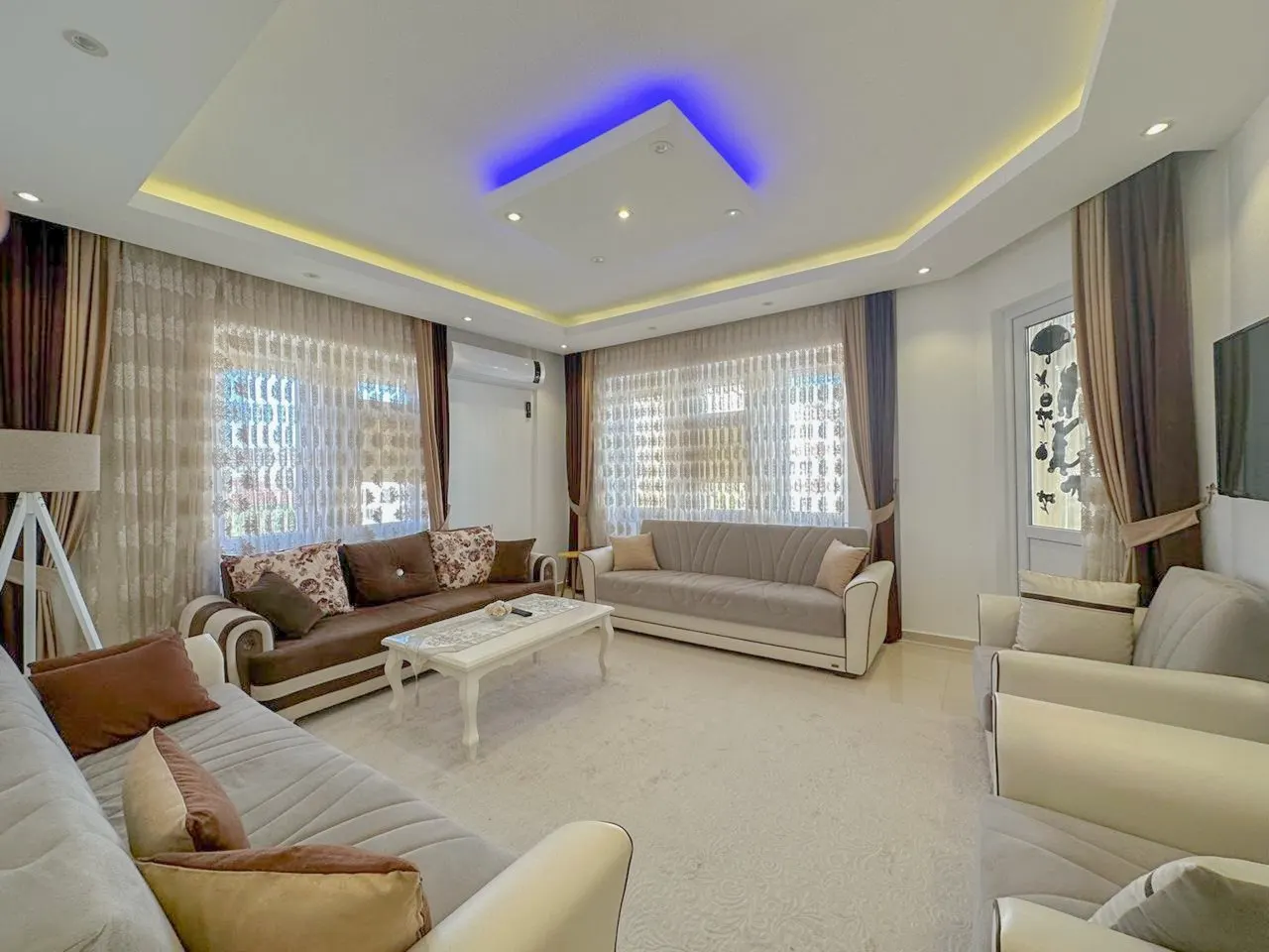 Saray Mahallesi Alanya’da Kleopatra Plajı’na 200 Metre Satılık Lüks 2+1 Daire