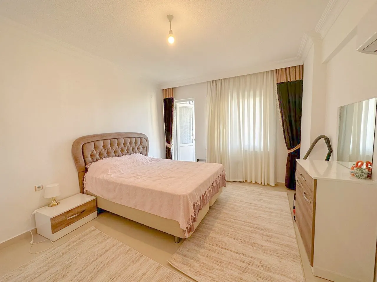 Saray Mahallesi Alanya’da Kleopatra Plajı’na 200 Metre Satılık Lüks 2+1 Daire