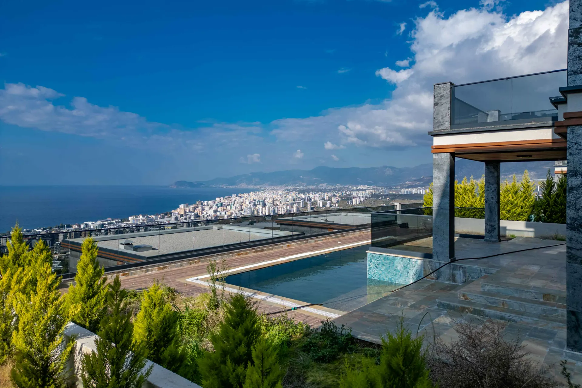 OLIMP CITY’DE ÖZEL HAVUZLU, PANORAMİK DENİZ VE DAĞ MANZARALI LÜKS 4+1 VİLLA