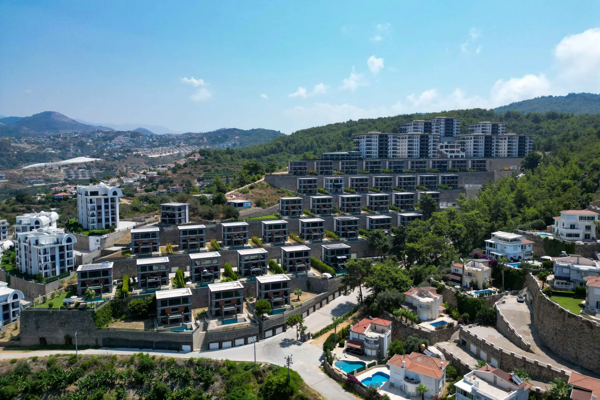 OLIMP CITY’DE ÖZEL HAVUZLU, PANORAMİK DENİZ VE DAĞ MANZARALI LÜKS 4+1 VİLLA