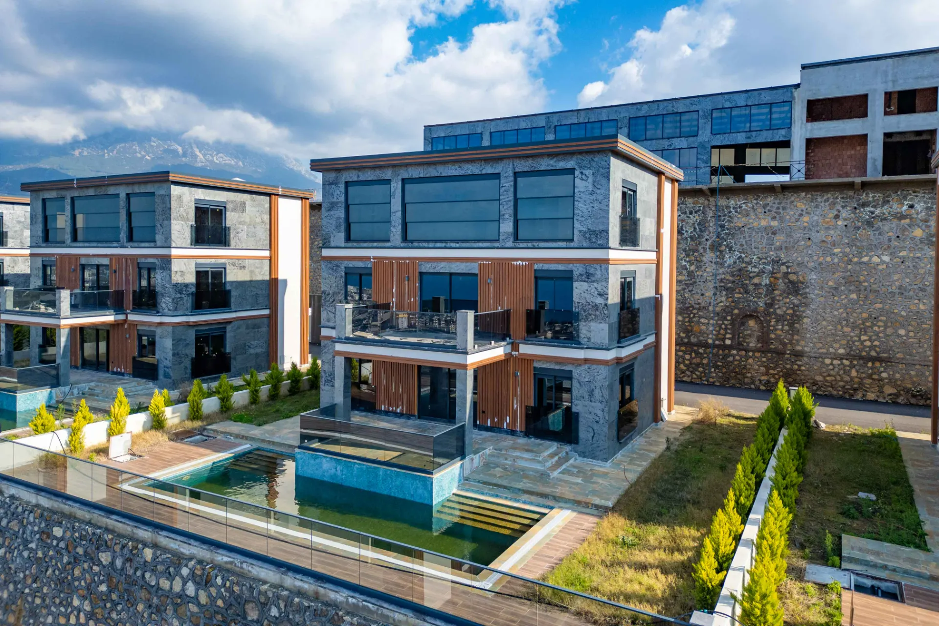 ÖZEL HAVUZLU, DENİZ VE DAĞ MANZARALI LÜKS 4+1 VİLLA