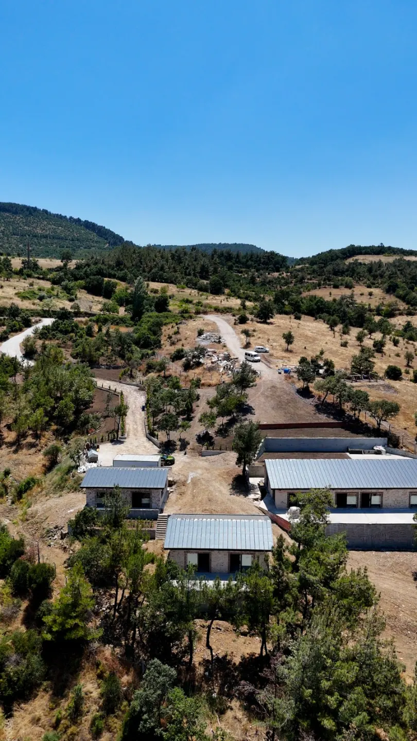 Nefes Kazdağları : Kazdağları'nın Kalbinde, 10.700m2 Arsa İçerisinde, Toplam 450 m2, 3 Yapı İçeren Proje