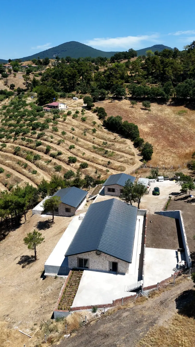 Nefes Kazdağları : Kazdağları'nın Kalbinde, 10.700m2 Arsa İçerisinde, Toplam 450 m2, 3 Yapı İçeren Proje