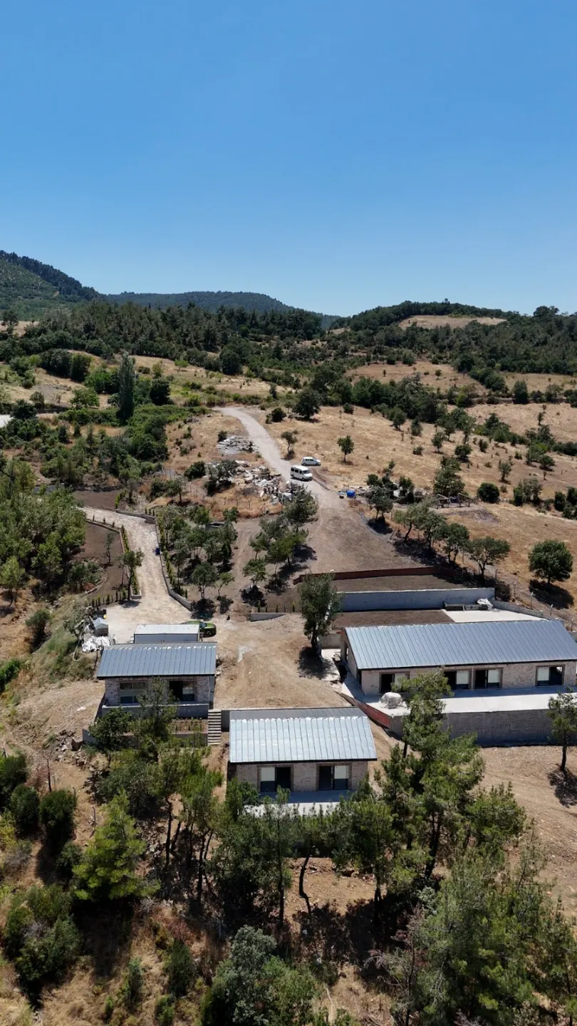Nefes Kazdağları : Kazdağları'nın Kalbinde, 10.700m2 Arsa İçerisinde, Toplam 450 m2, 3 Yapı İçeren Proje