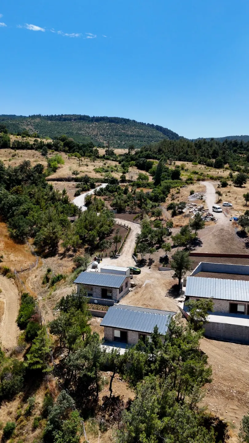 Nefes Kazdağları : Kazdağları'nın Kalbinde, 10.700m2 Arsa İçerisinde, Toplam 450 m2, 3 Yapı İçeren Proje
