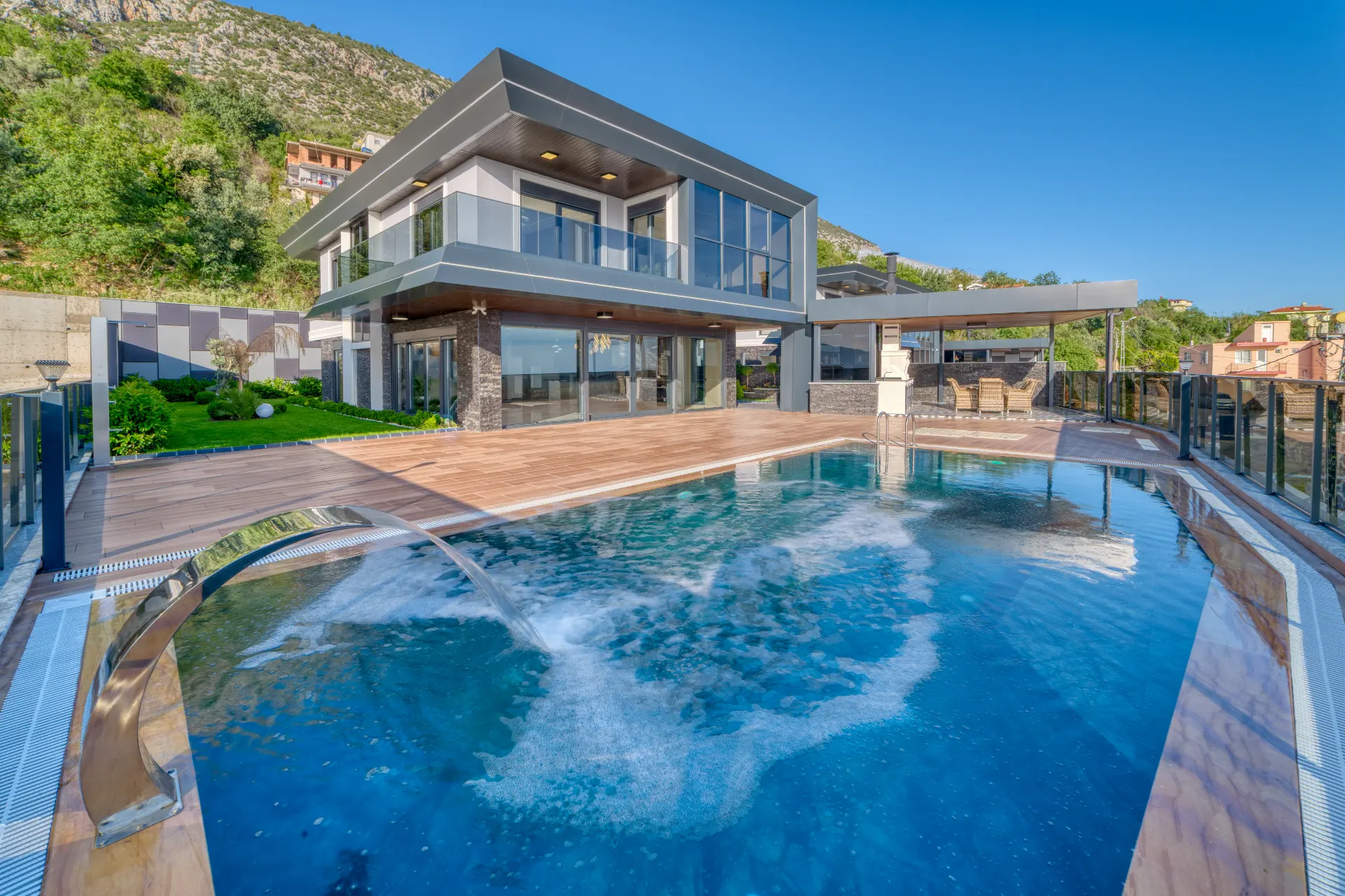 Antalya Alanya'da Satılık Müstakil Villa