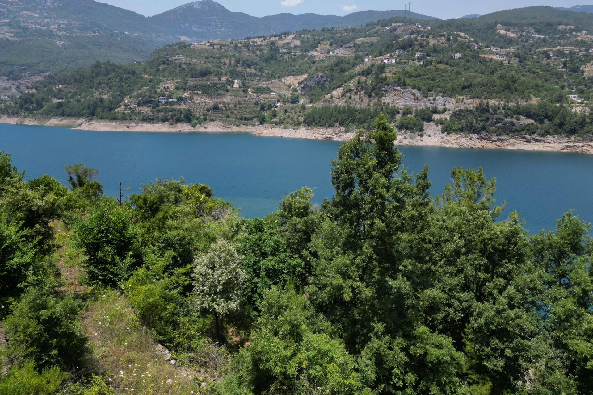 DOĞANIN KALBİ KUZYAKA KÖYÜ MUHTEŞEM KONUMDA 1.447 m²  SATILIK
