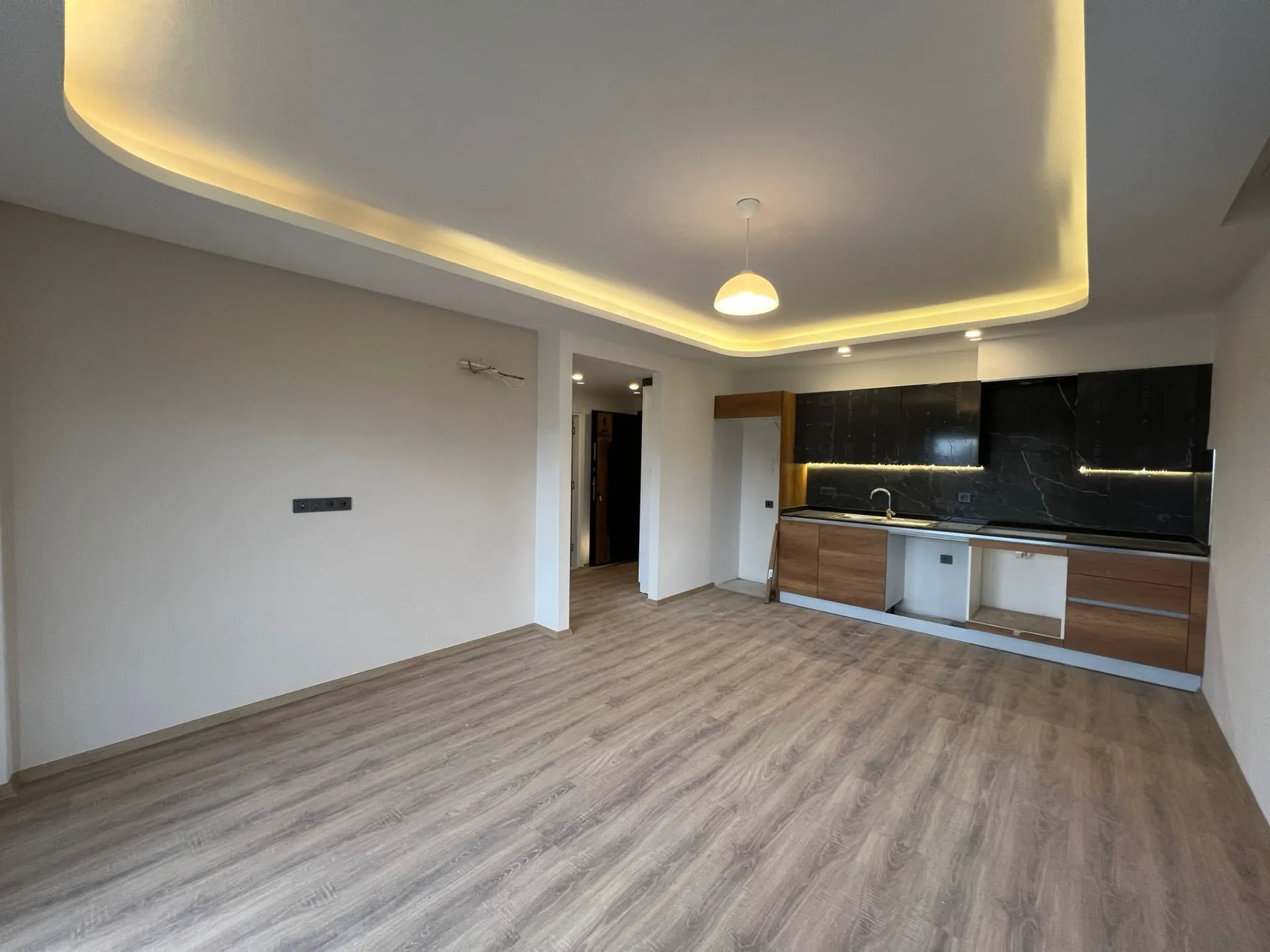 ÇİNİ İNŞAATTAN 1+1 58M2 4.KAT SATILIK LUX SON 1 DAİRE !!!