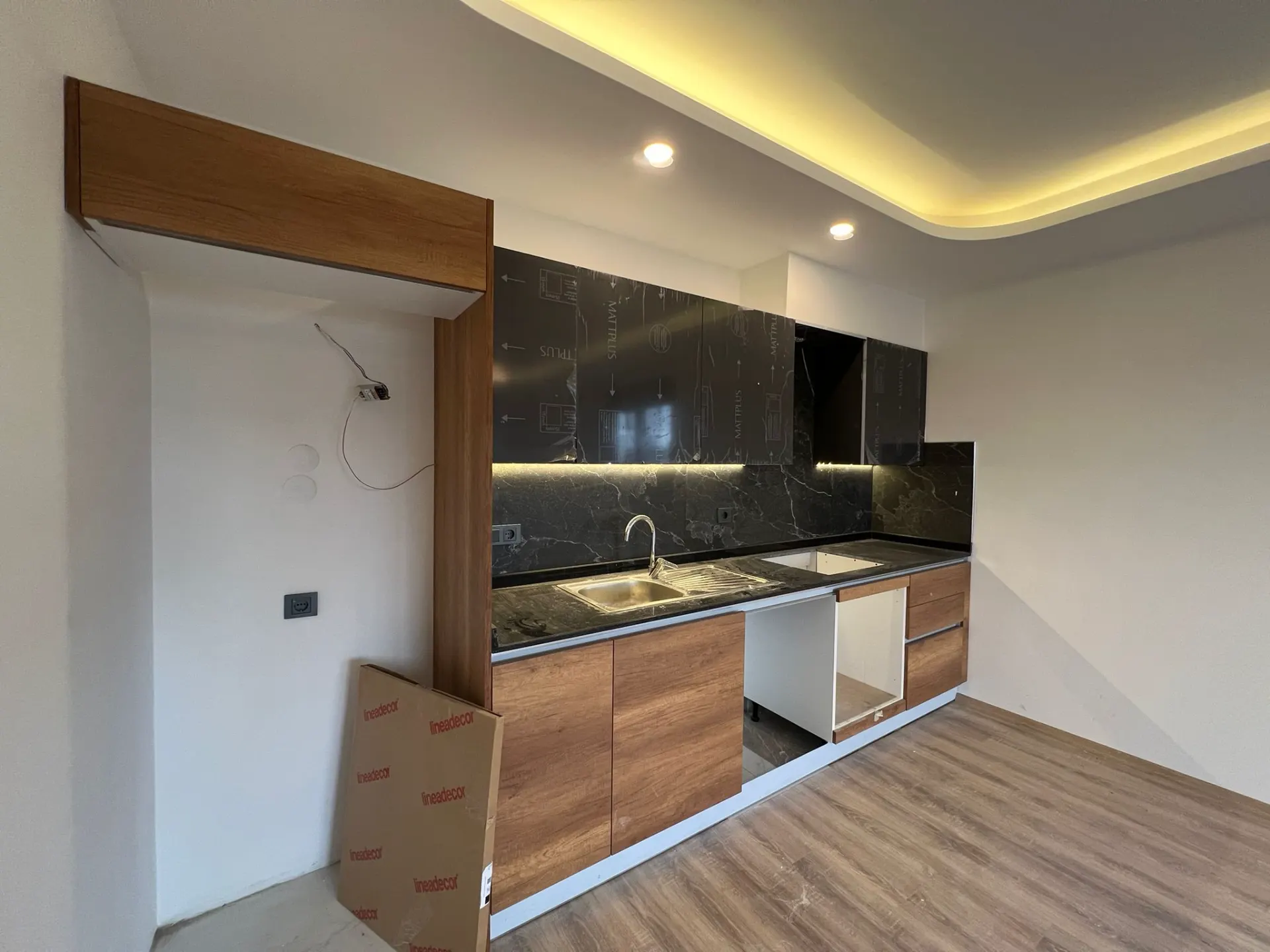 ÇİNİ İNŞAATTAN 1+1 58M2 4.KAT SATILIK LUX SON 1 DAİRE !!!