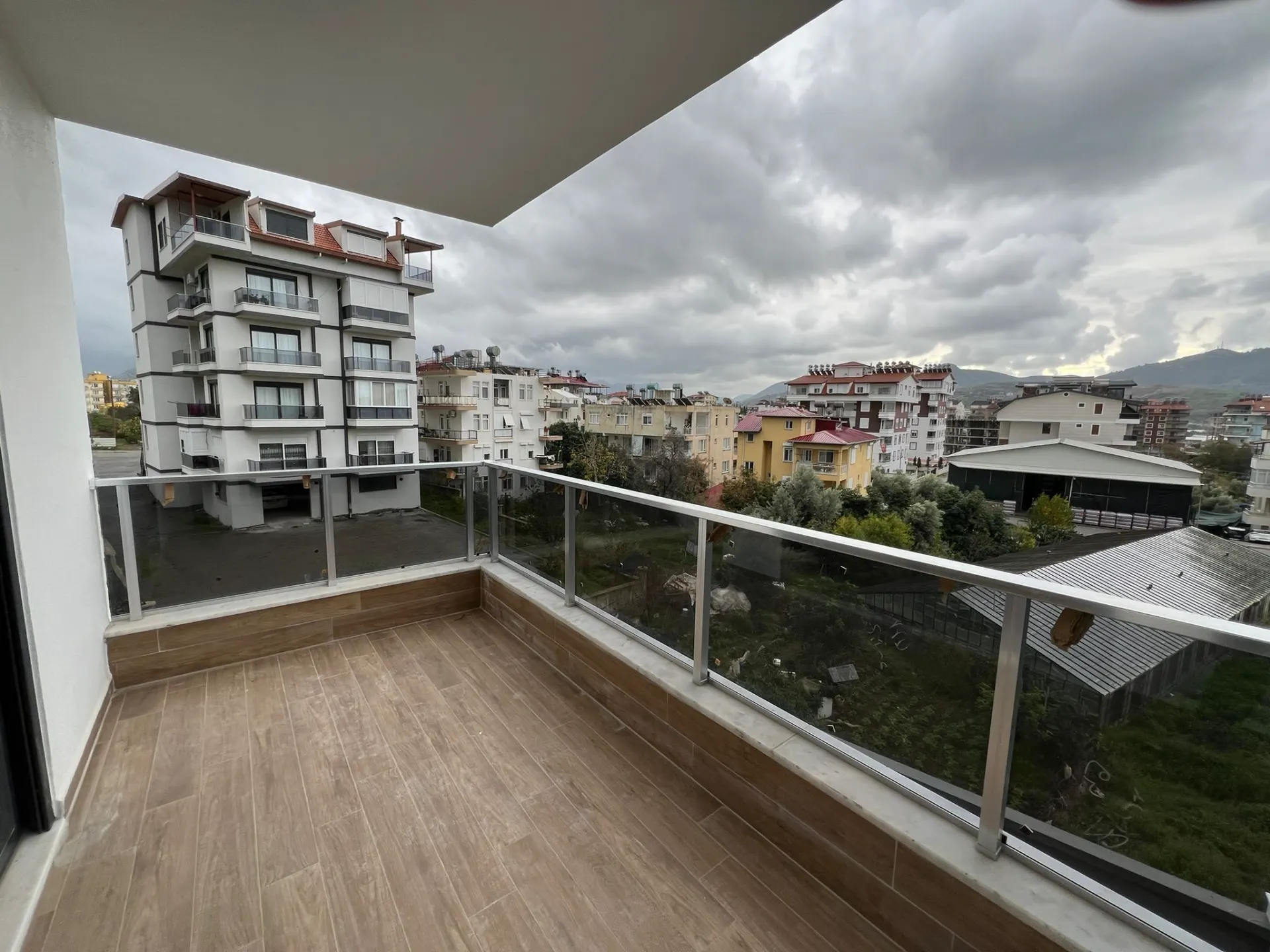 ÇİNİ İNŞAATTAN 1+1 58M2 4.KAT SATILIK LUX SON 1 DAİRE !!!