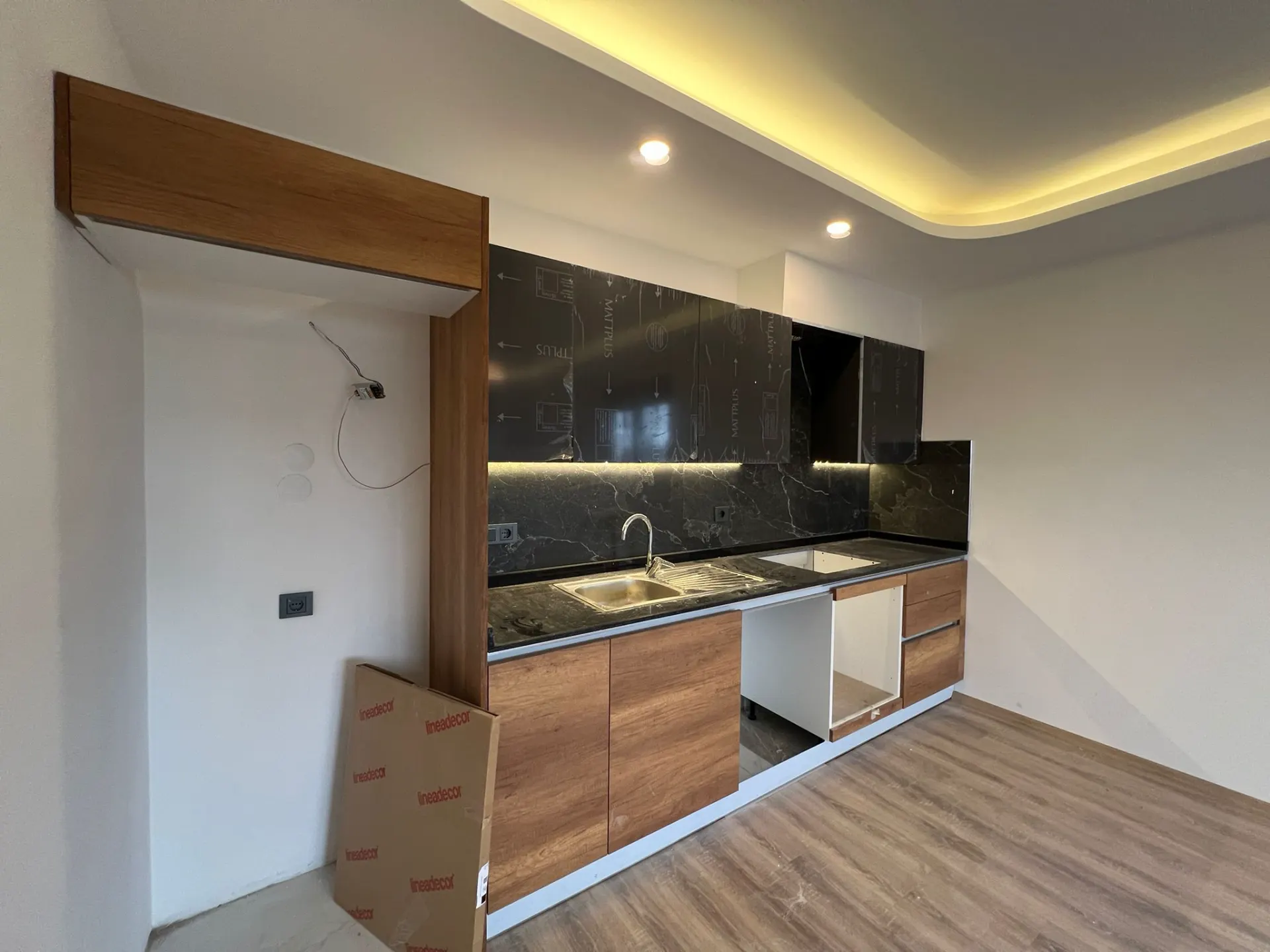 ÇİNİ İNŞAATTAN 1+1 58M2 4.KAT SATILIK LUX SON 1 DAİRE !!!