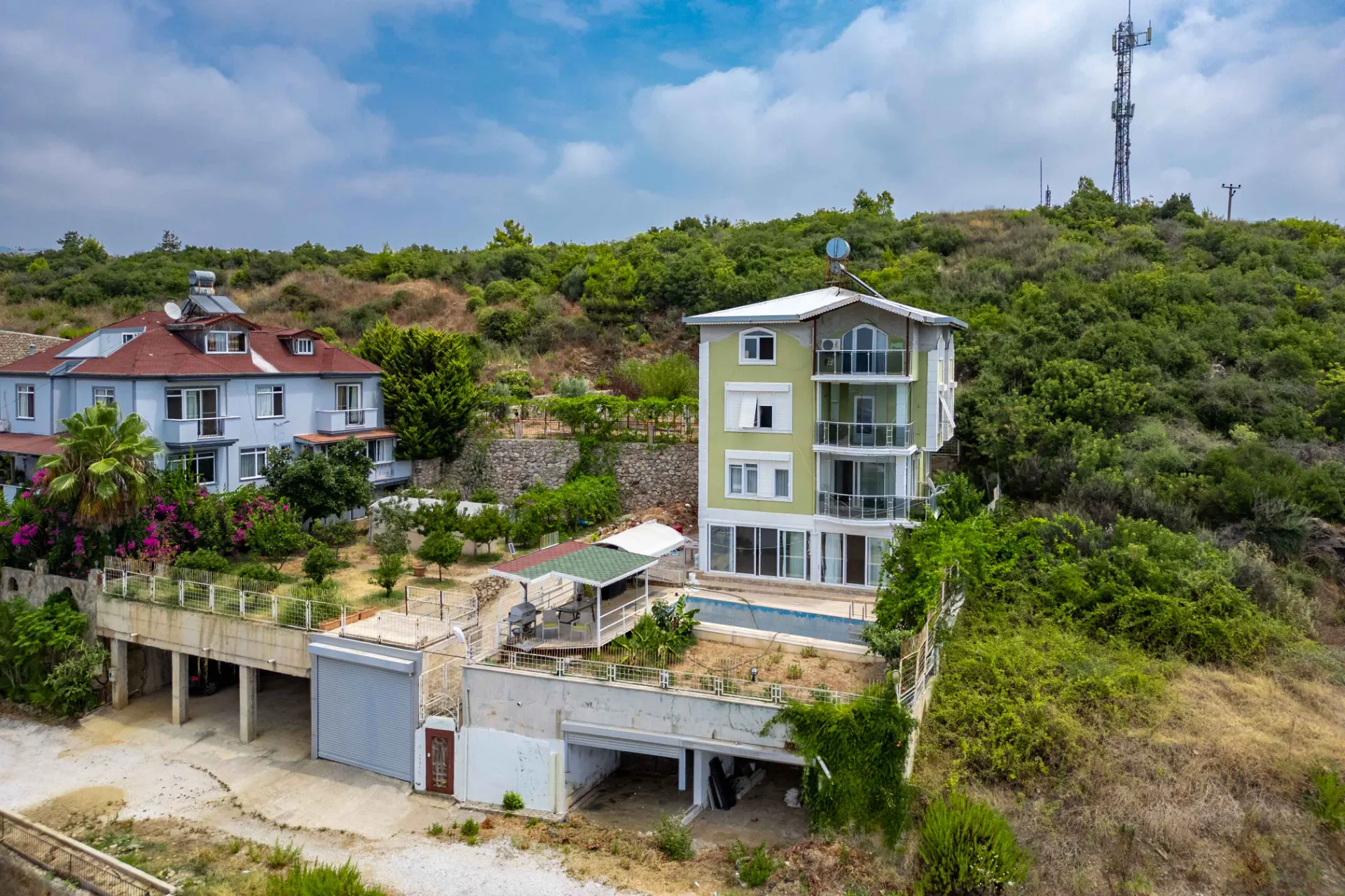 Denize 500 Metre! Deniz Manzaralı Villa 1.015 m²  Arsa!
