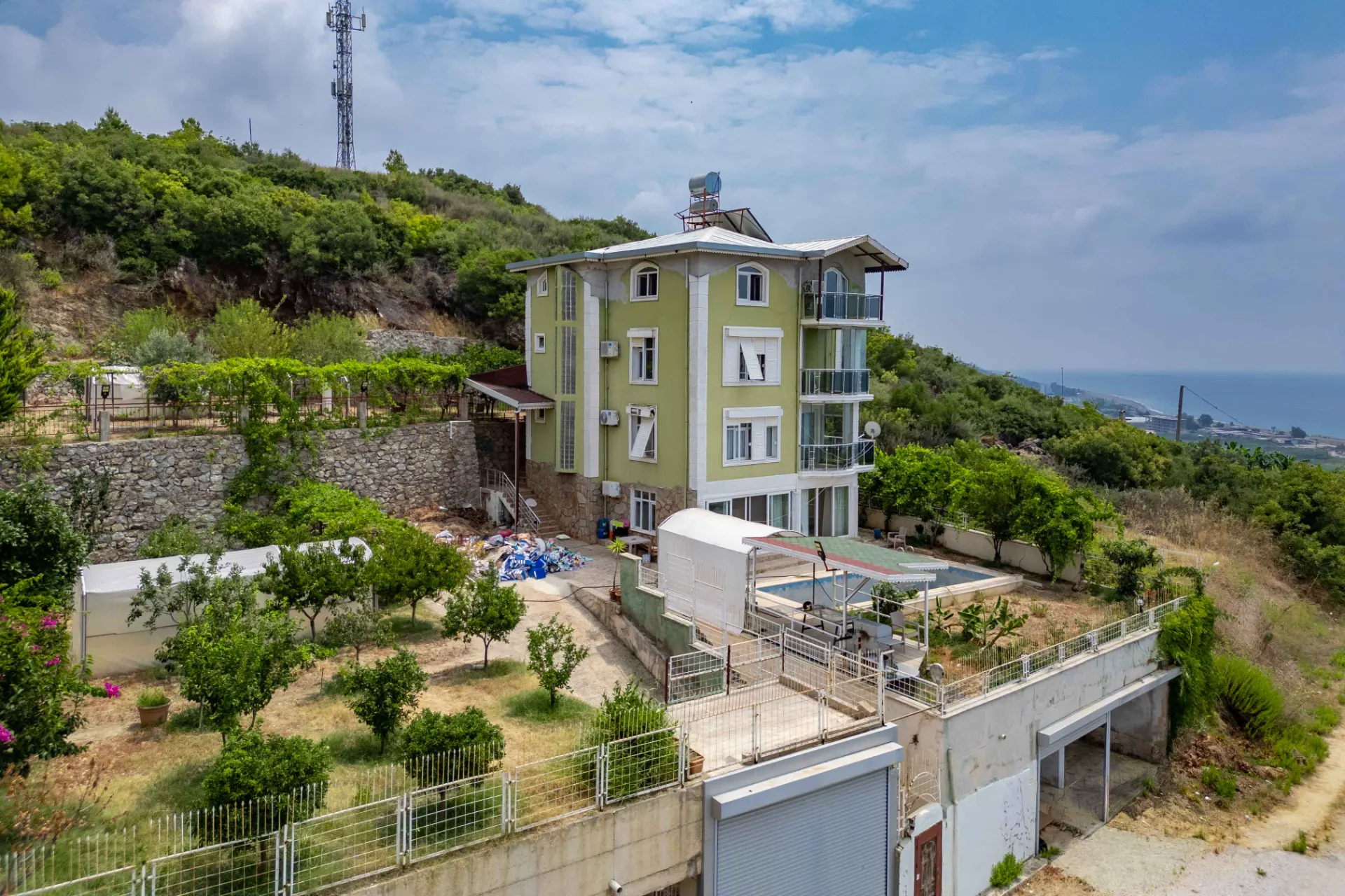 Denize 500 Metre! Deniz Manzaralı Villa 1.015 m²  Arsa!