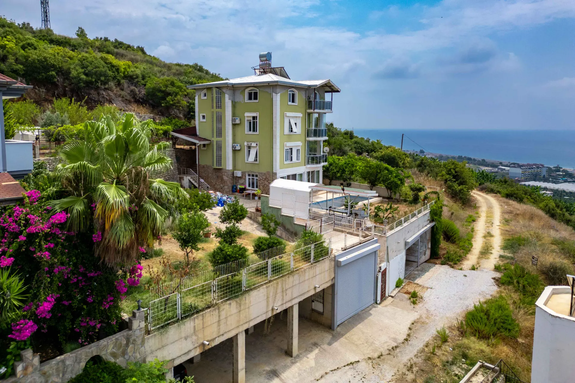 Denize 500 Metre! Deniz Manzaralı Villa 1.015 m²  Arsa!
