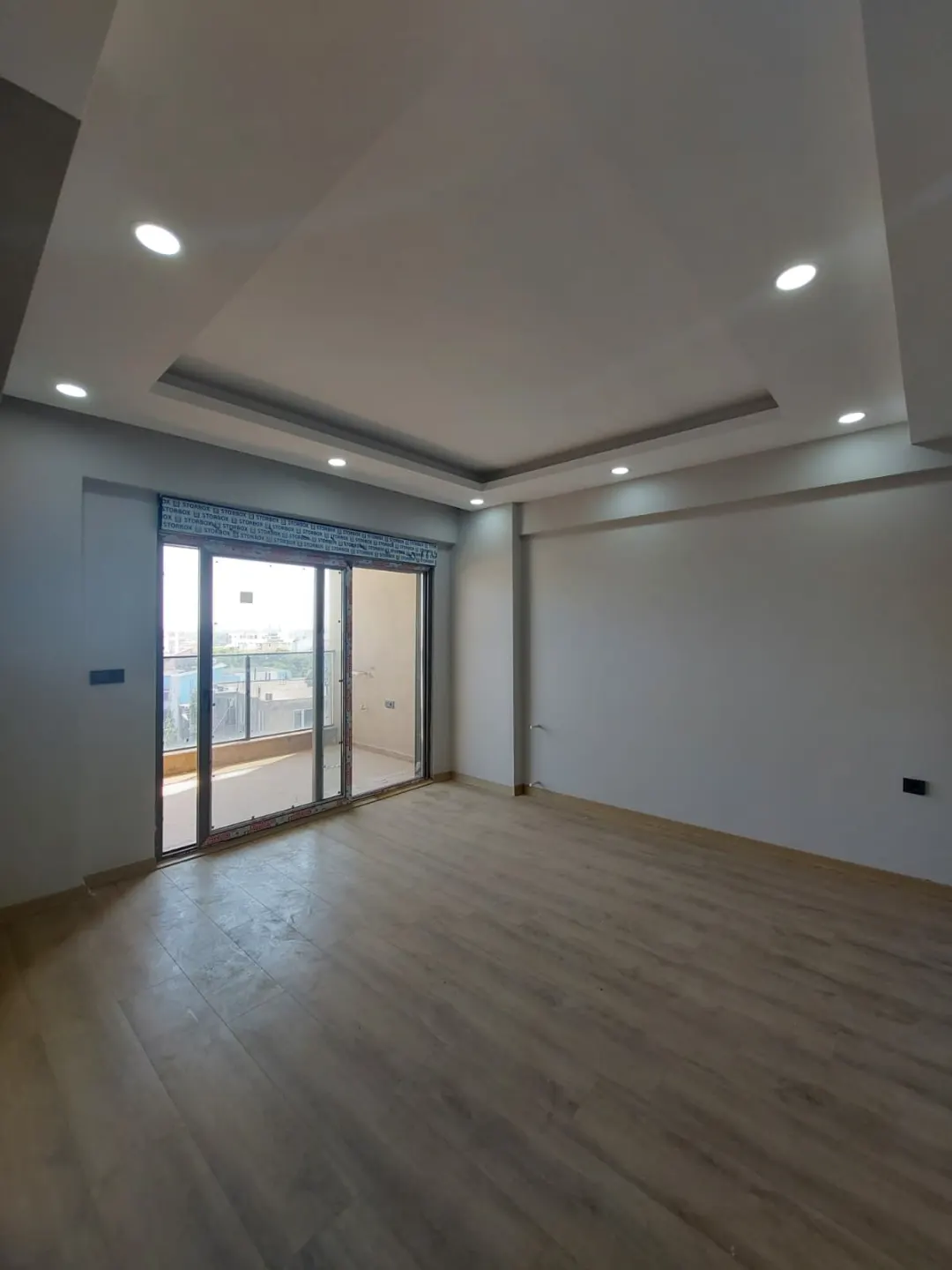 GÜZELYURT'TA SIFIR HAVUZLU VE OTOPARKLI KİRALIK 1+1 DAİRE