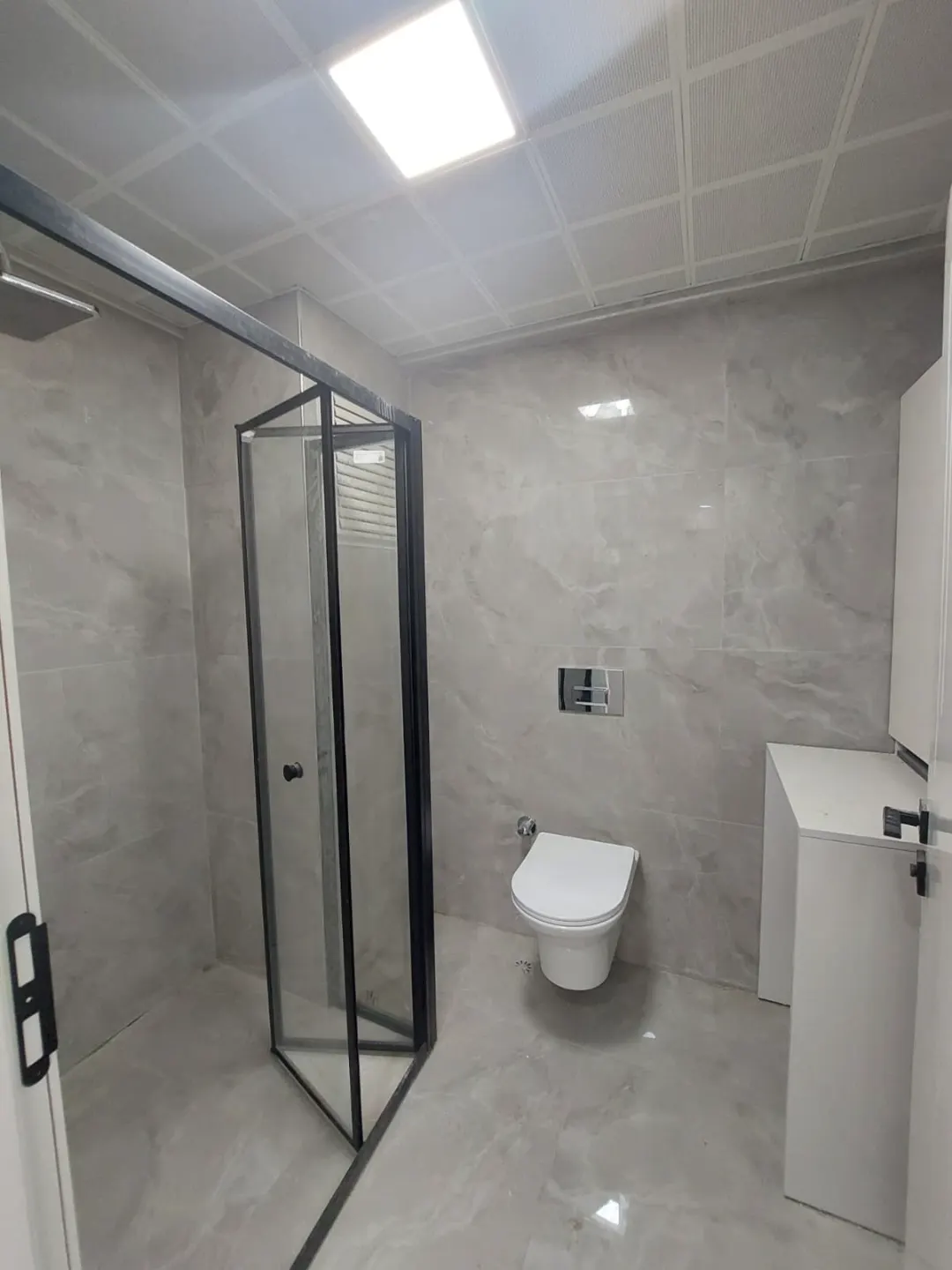GÜZELYURT'TA SIFIR HAVUZLU VE OTOPARKLI KİRALIK 1+1 DAİRE
