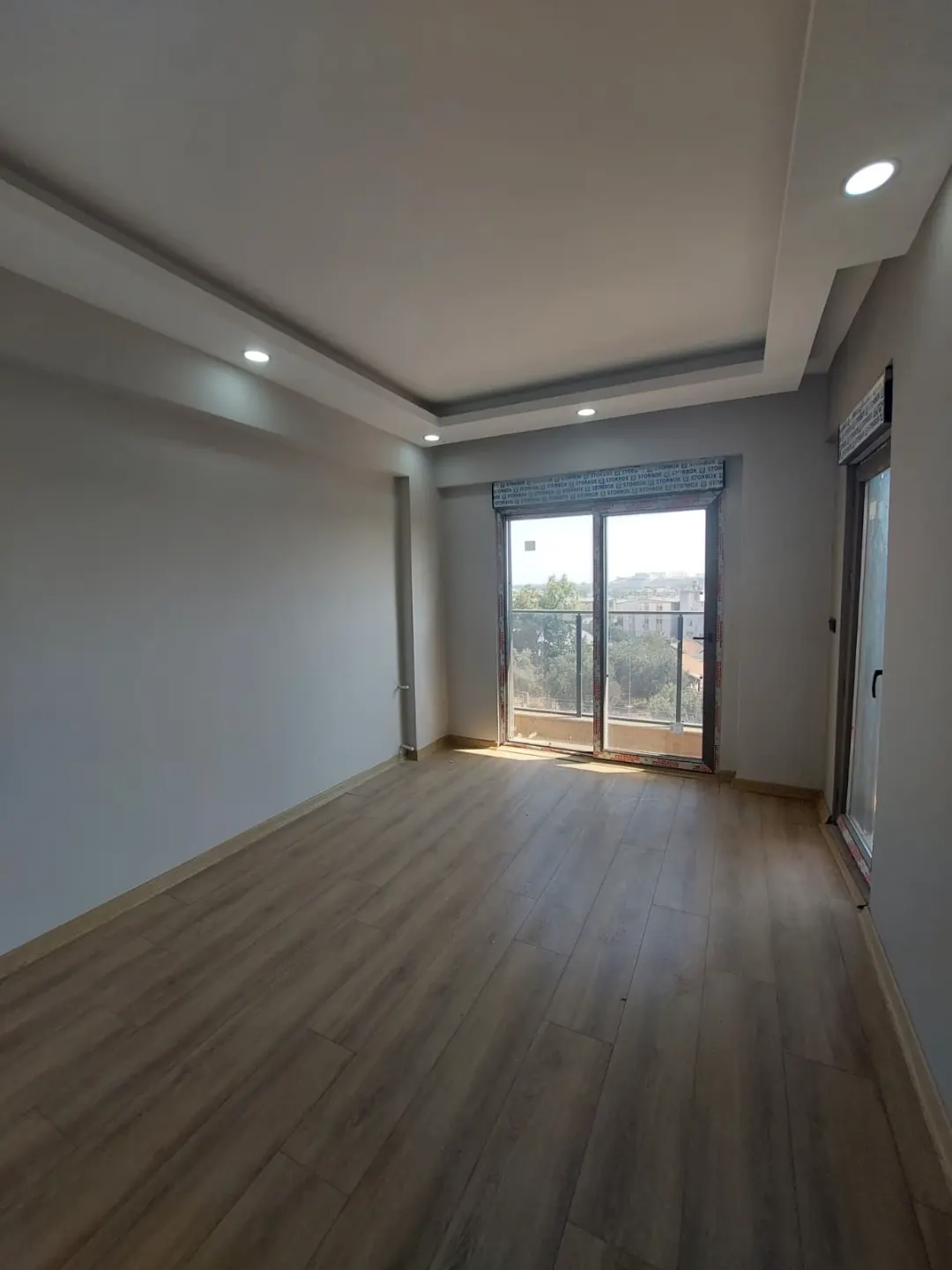 GÜZELYURT'TA SIFIR HAVUZLU VE OTOPARKLI KİRALIK 1+1 DAİRE