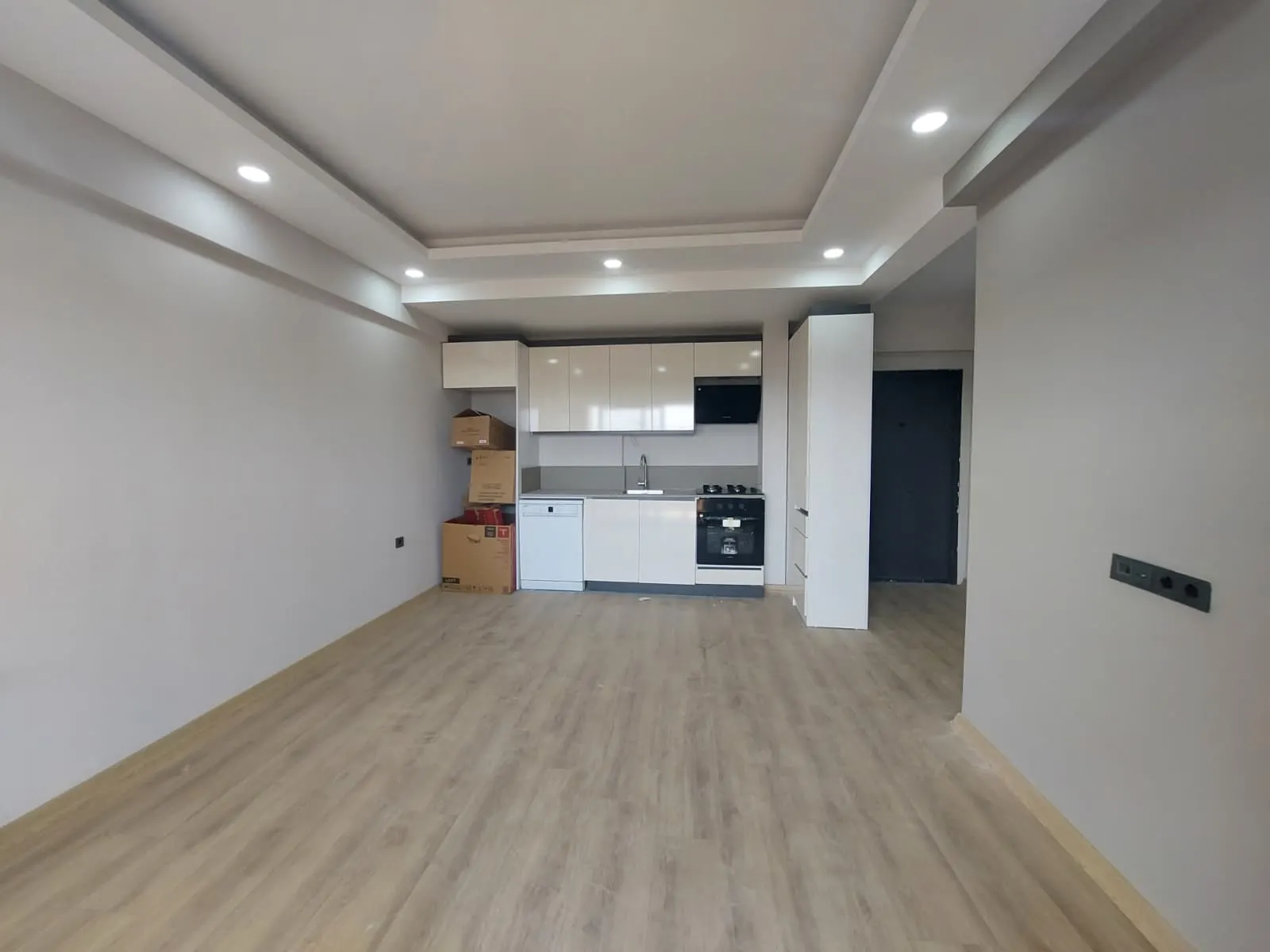 GÜZELYURT'TA SIFIR HAVUZLU VE OTOPARKLI KİRALIK 1+1 DAİRE