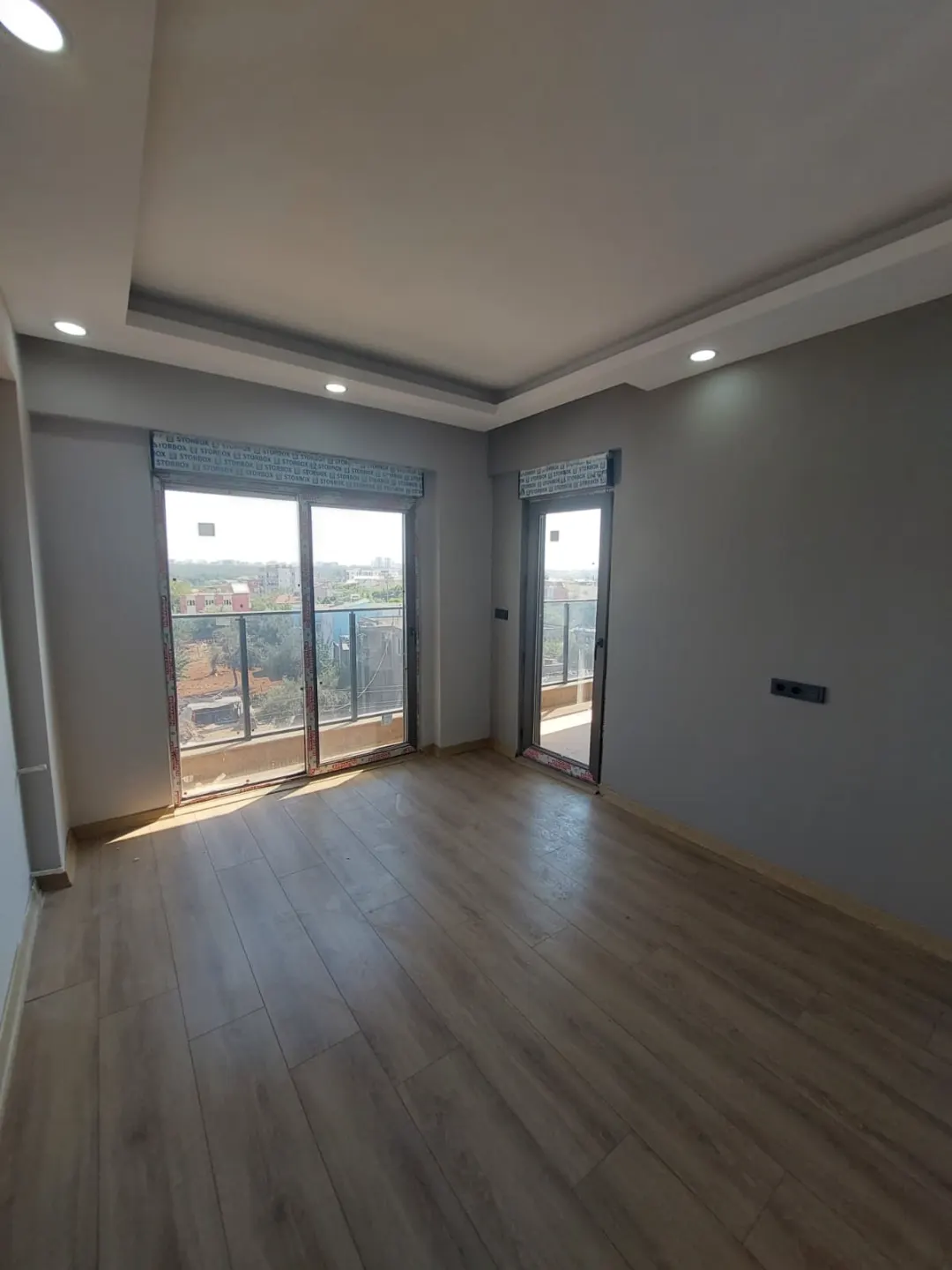 GÜZELYURT'TA SIFIR HAVUZLU VE OTOPARKLI KİRALIK 1+1 DAİRE