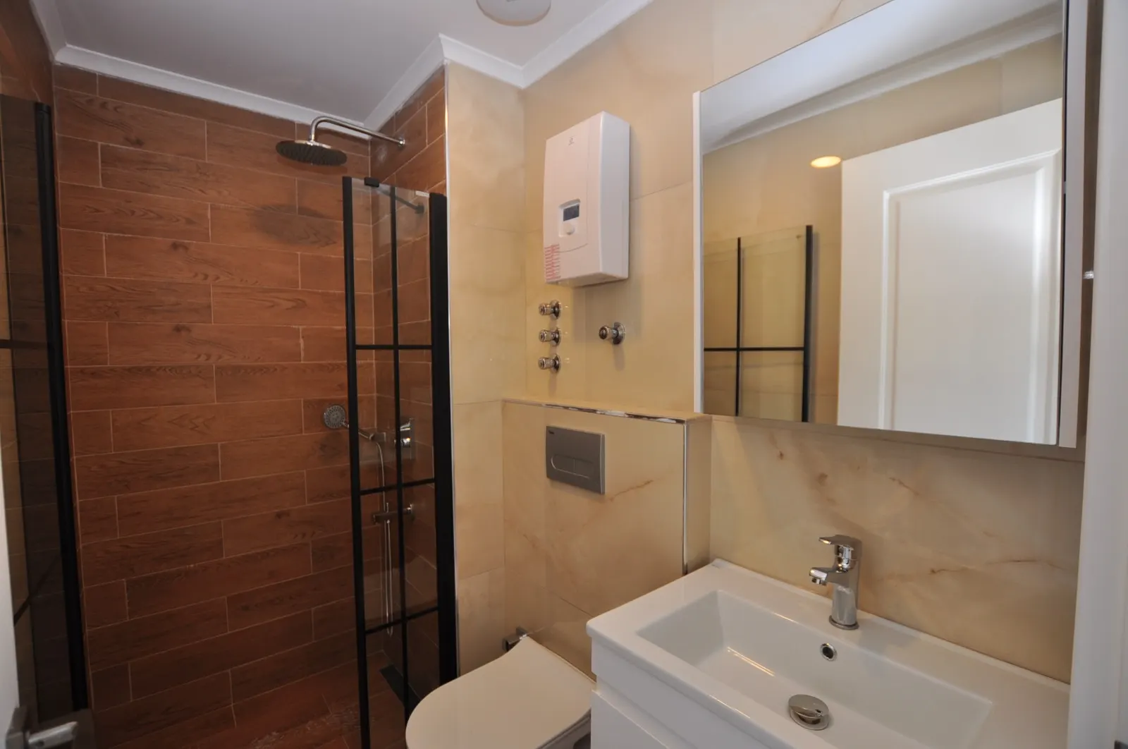MAHMUTLAR'DA SATILIK  GENİŞ 2+1 DAİRE MELİH CONCEPT