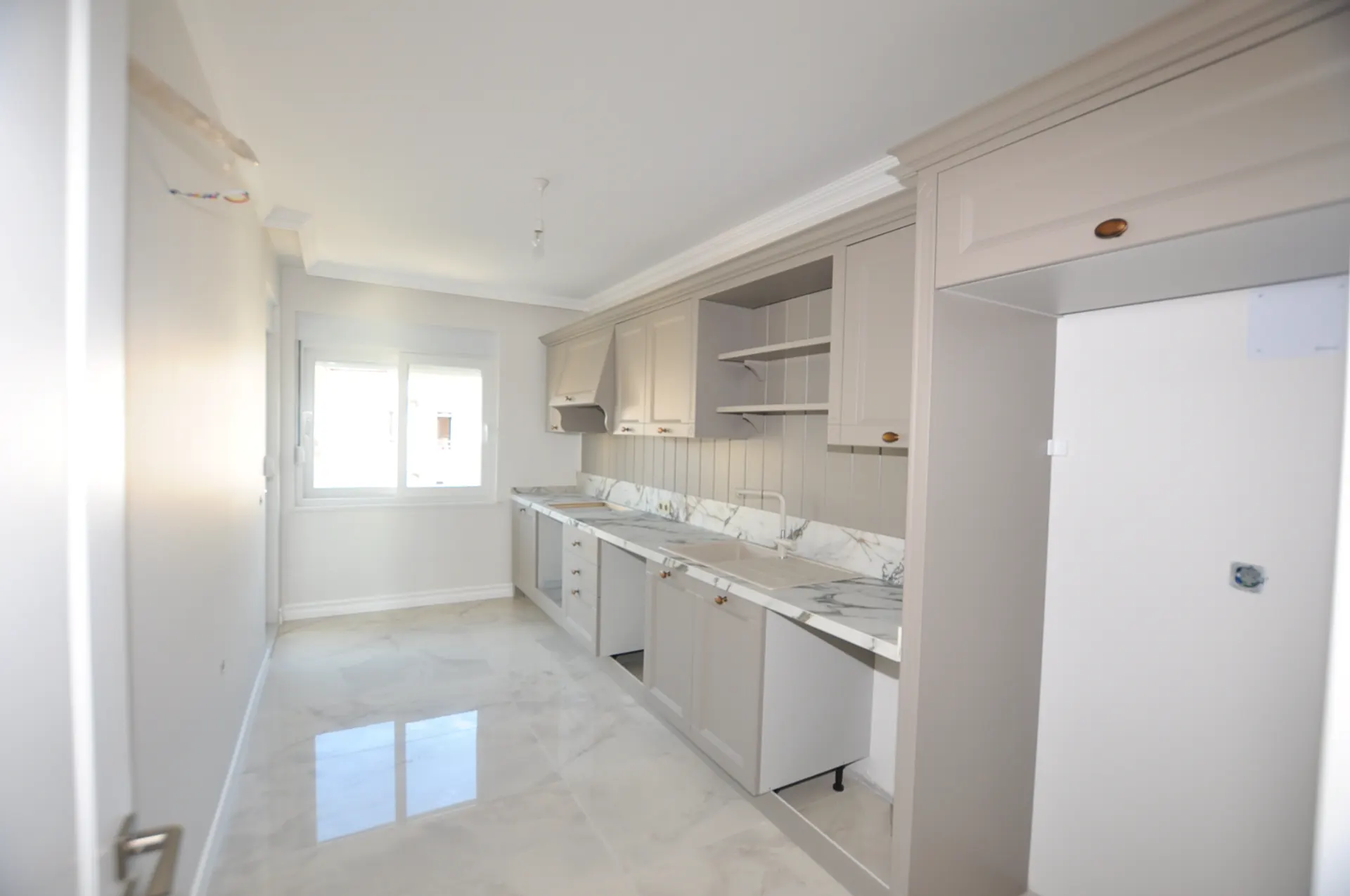 MAHMUTLAR'DA SATILIK  GENİŞ 2+1 DAİRE MELİH CONCEPT
