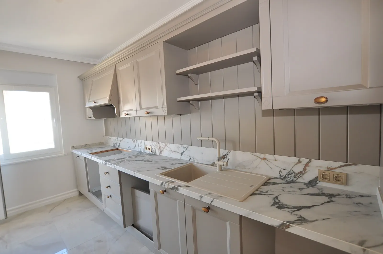 MAHMUTLAR'DA SATILIK  GENİŞ 2+1 DAİRE MELİH CONCEPT