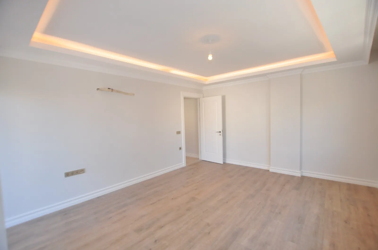 MAHMUTLAR'DA SATILIK  GENİŞ 2+1 DAİRE MELİH CONCEPT