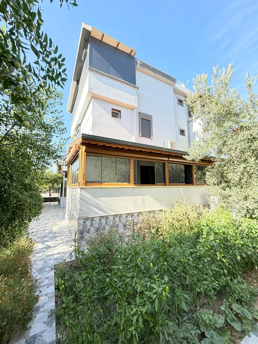 Seferihisar Doğanbey Cumhuriyet’te Denize Yakın Yaz-kış Yaşama Uygun 3+1 Villa