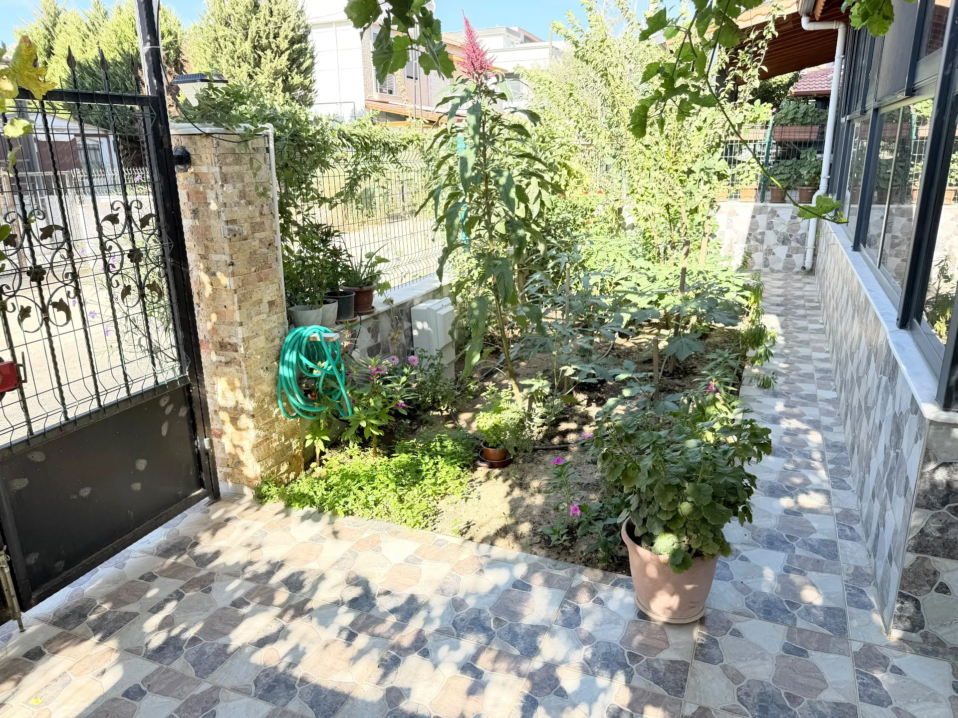 Seferihisar Doğanbey Cumhuriyet’te Denize Yakın Yaz-kış Yaşama Uygun 3+1 Villa