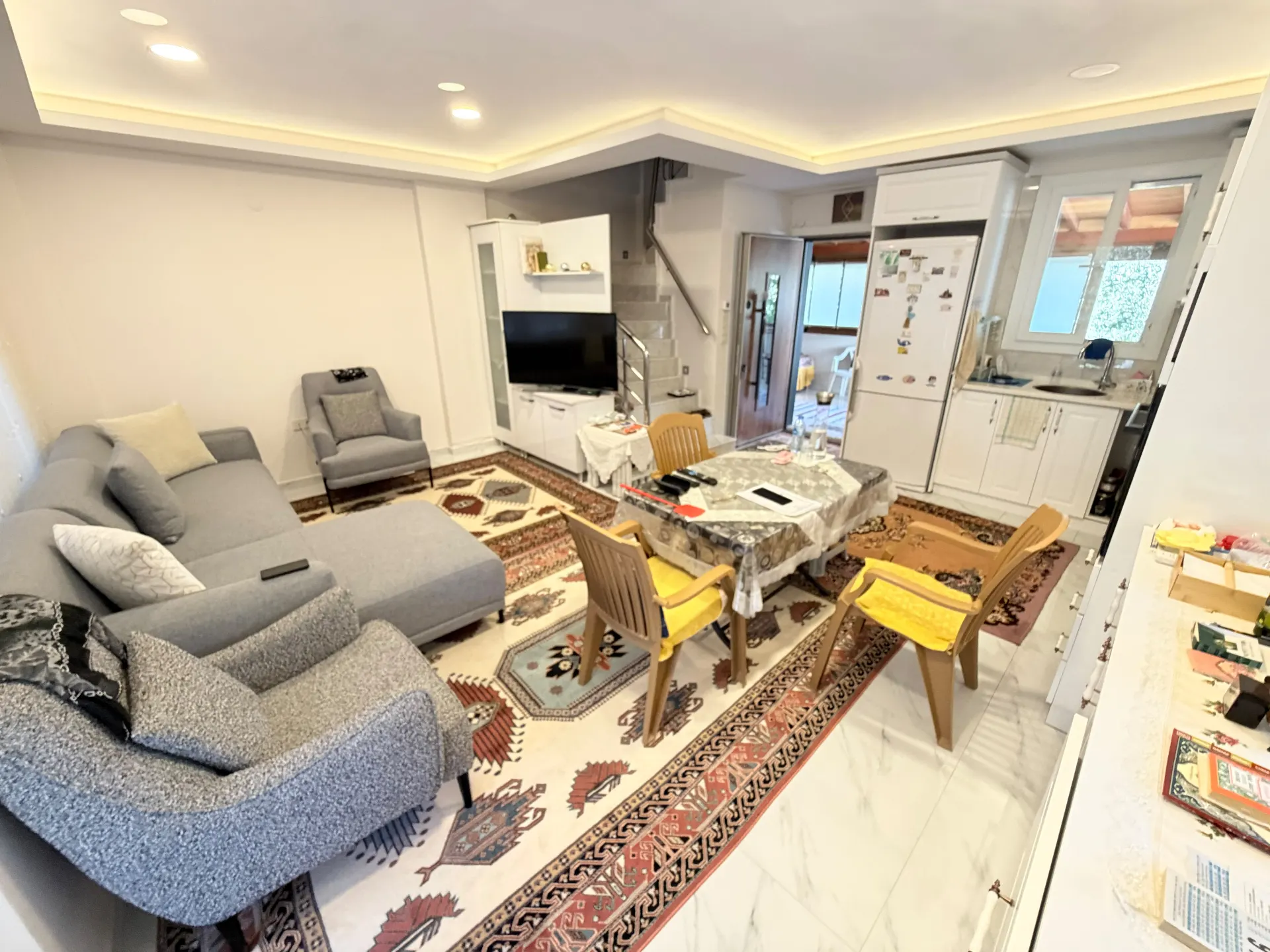 Seferihisar Doğanbey Cumhuriyet’te Denize Yakın Yaz-kış Yaşama Uygun 3+1 Villa