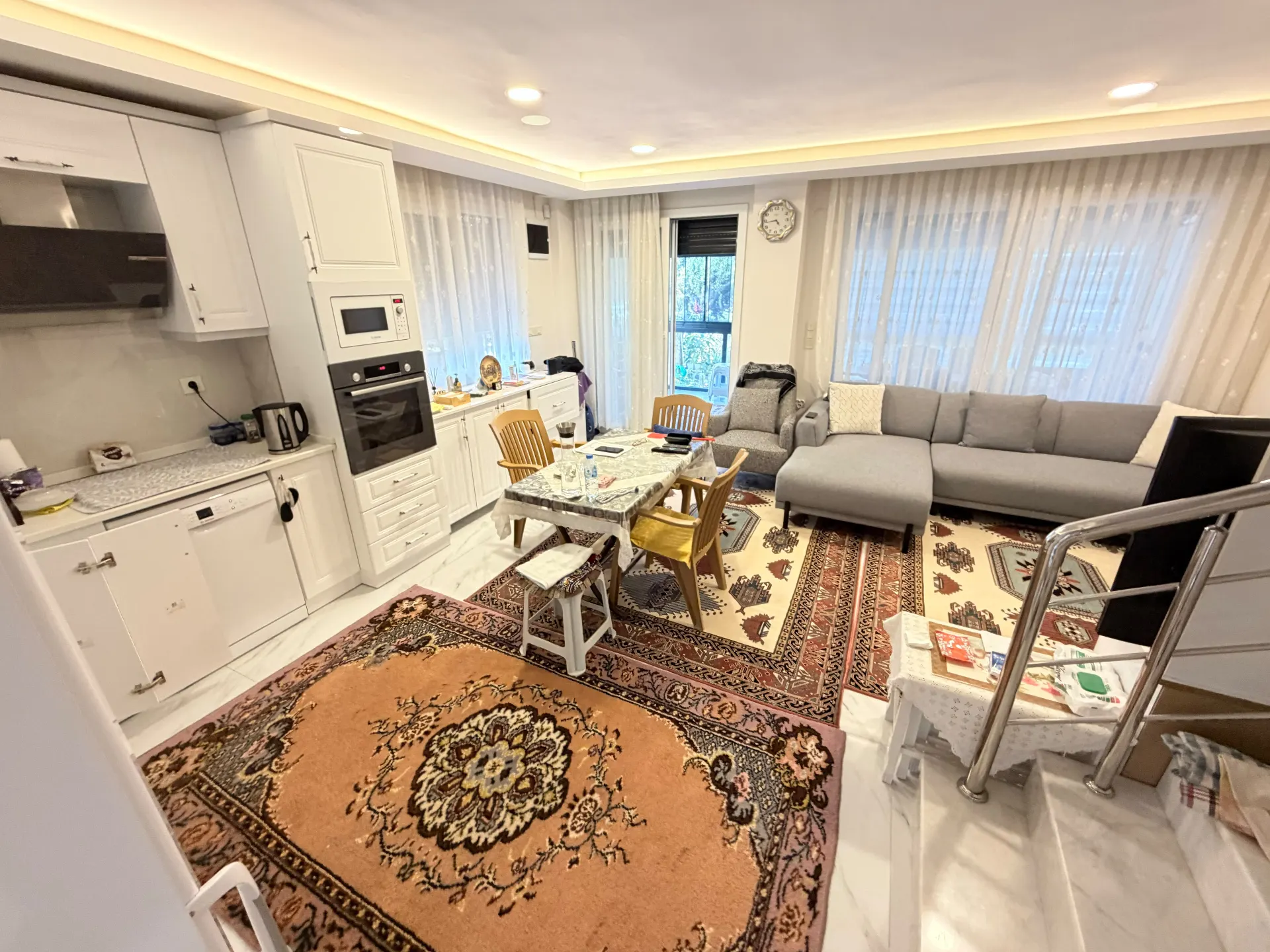 Seferihisar Doğanbey Cumhuriyet’te Denize Yakın Yaz-kış Yaşama Uygun 3+1 Villa