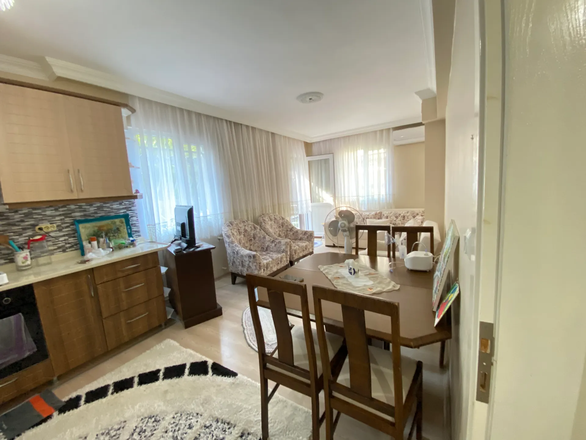 Seferihisar Mersin Alanı'nda denize 400m sıfır eşyalı bahçe katı satılık 2+1 daire
