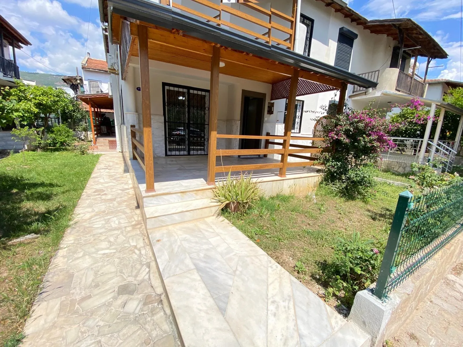 Seferihisar Ürkmez Mersin Alanı'nda Denize 250m • Sıfırlanmış Lüks Satılık 3+1 Villa!