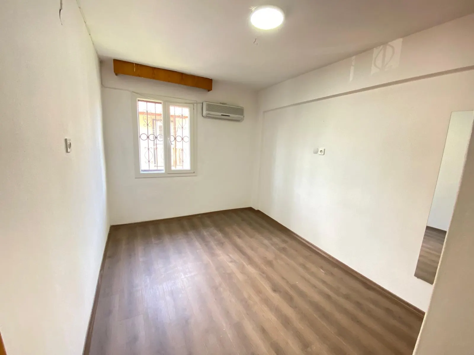 Seferihisar Ürkmez Mersin Alanı'nda Denize 250m • Sıfırlanmış Lüks Satılık 3+1 Villa!