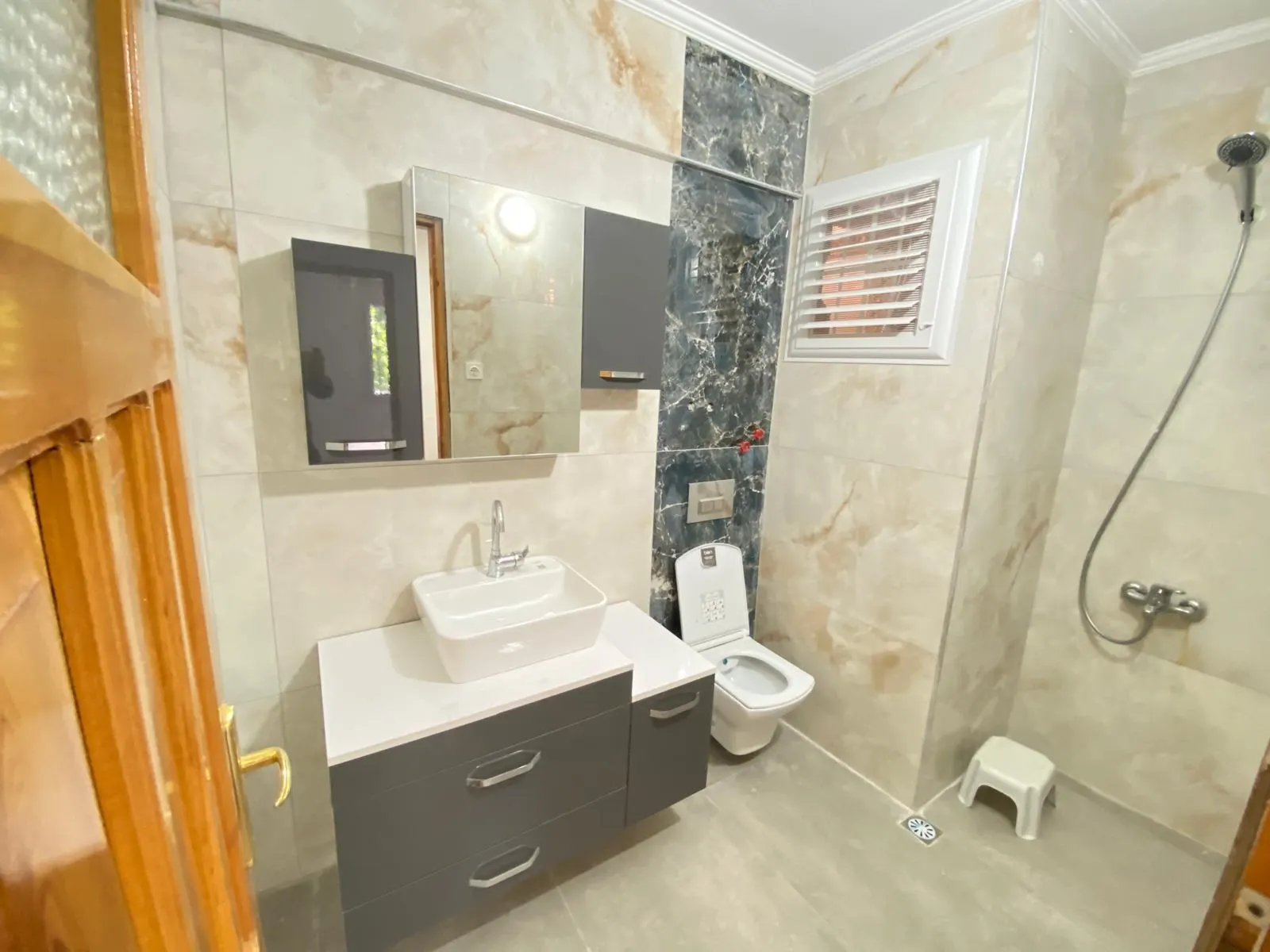 Seferihisar Ürkmez Mersin Alanı'nda Denize 250m • Sıfırlanmış Lüks Satılık 3+1 Villa!