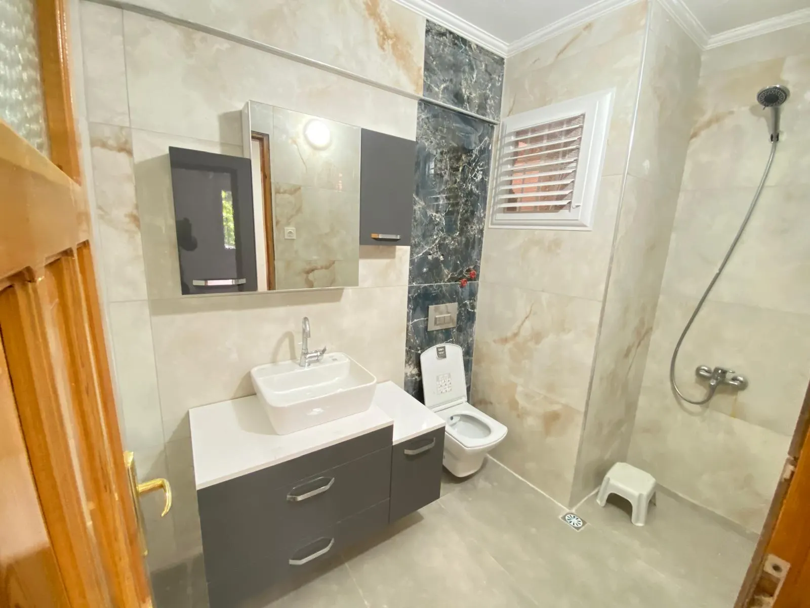 Seferihisar Ürkmez Mersin Alanı'nda Denize 250m • Sıfırlanmış Lüks Satılık 3+1 Villa!