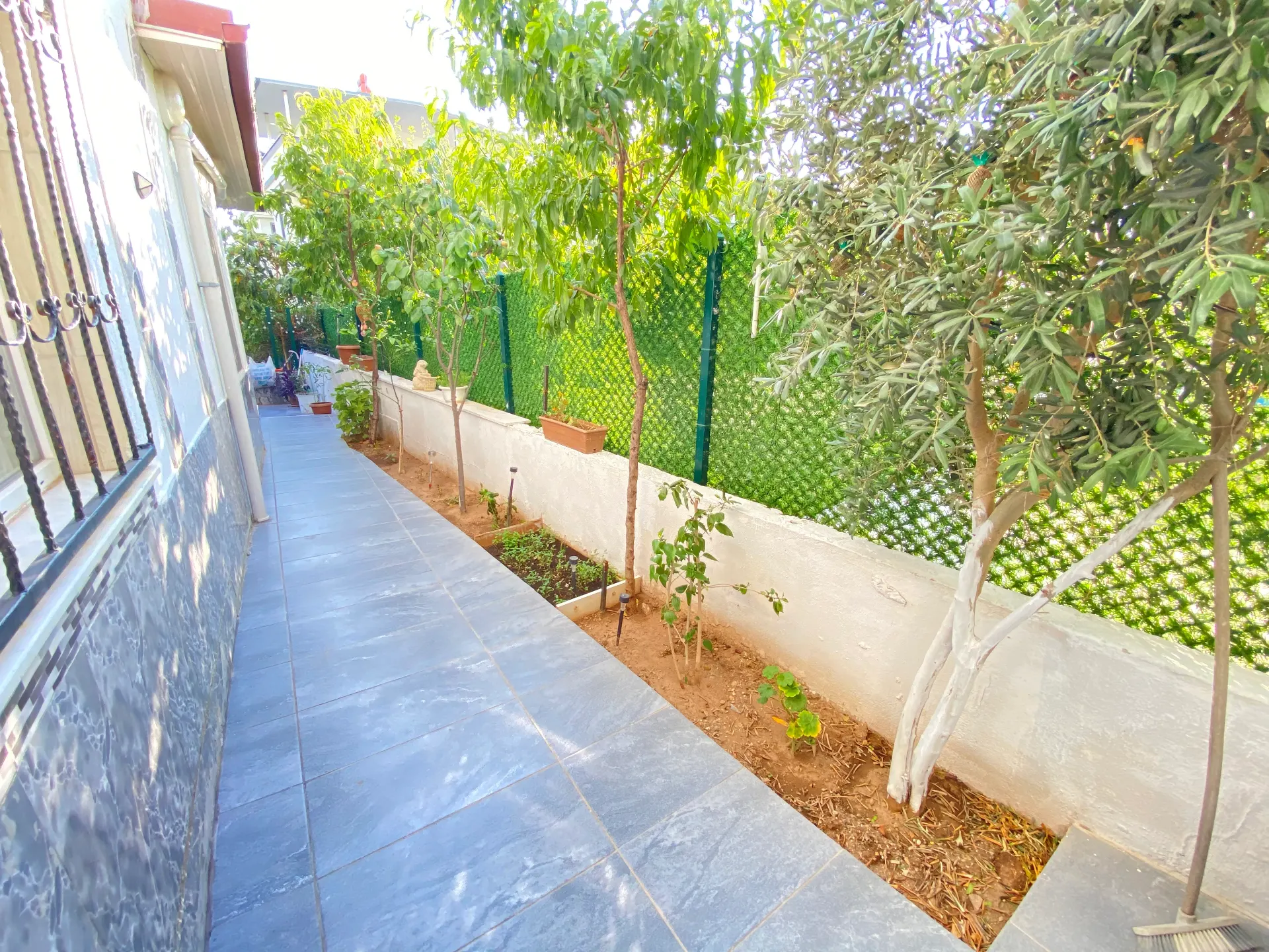 Seferihisar Mersin Ala denize 350 m mesafede bahçeli satılık 2+1 dubleks –