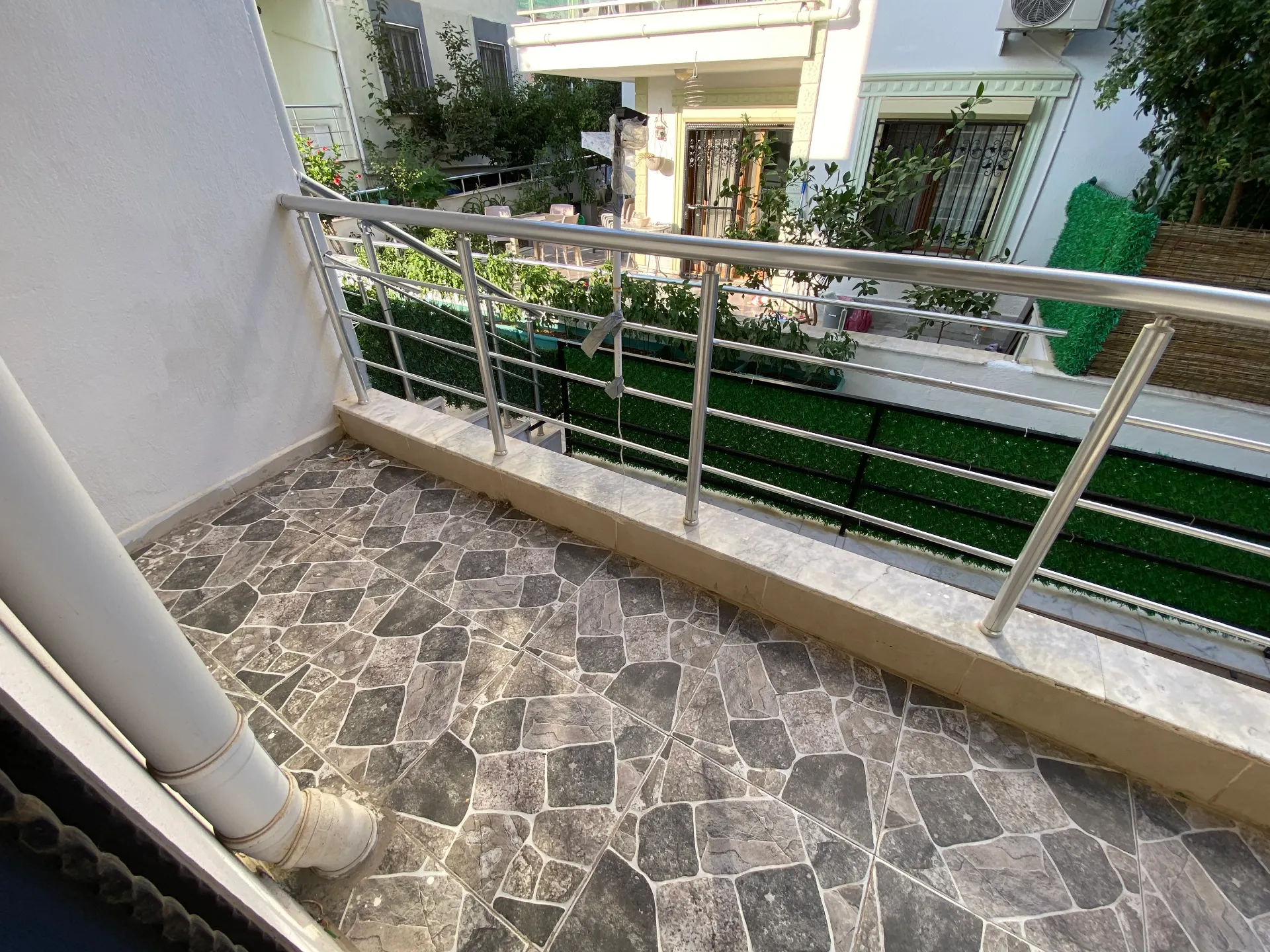 Seferihisar Mersin Ala denize 350 m mesafede bahçeli satılık 2+1 dubleks –