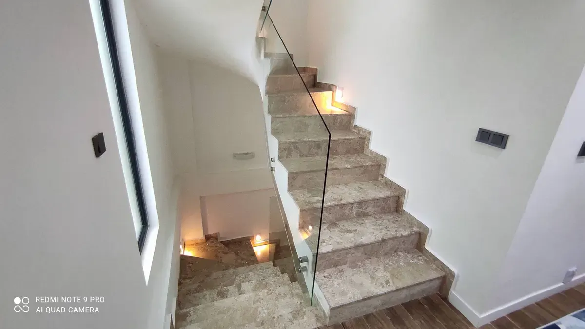 Seferihisar Ürkmez'de deniz tarafında tek müstakil havuzlu satılık 3+1 villa