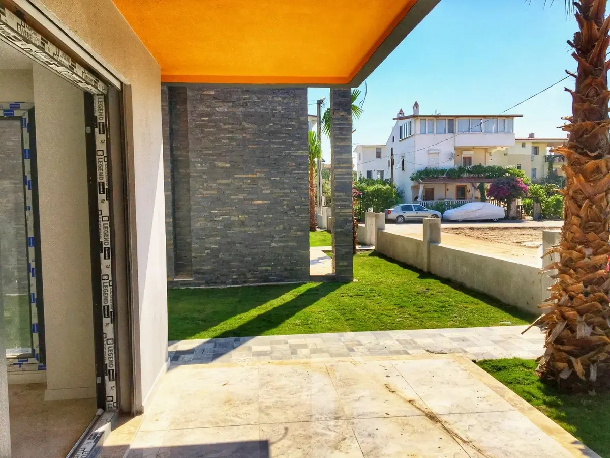 Seferihisar Ürkmez'de deniz tarafında tek müstakil havuzlu satılık 3+1 villa