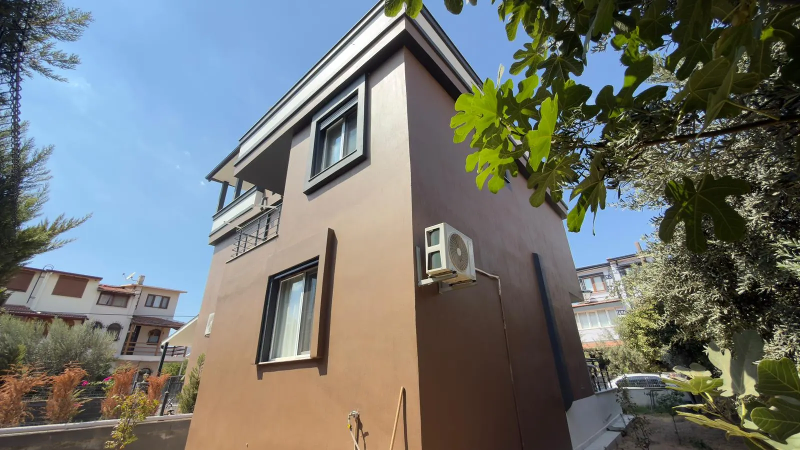 Seferihisar Doğanbey Cumhuriyet Mahallesi'nde Denize Yakın 3+1 Lüks Villa