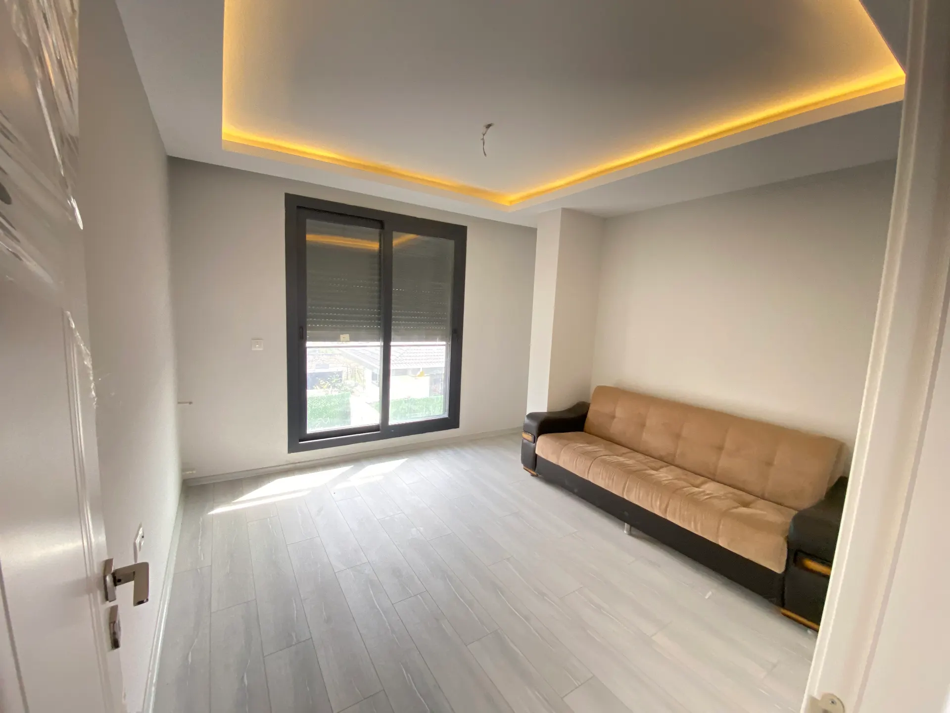 Seferihisar Akarca'da Havuzlu, geniş Bahçeli, oturma Ruhsatlı Satılık 4+1 Villa