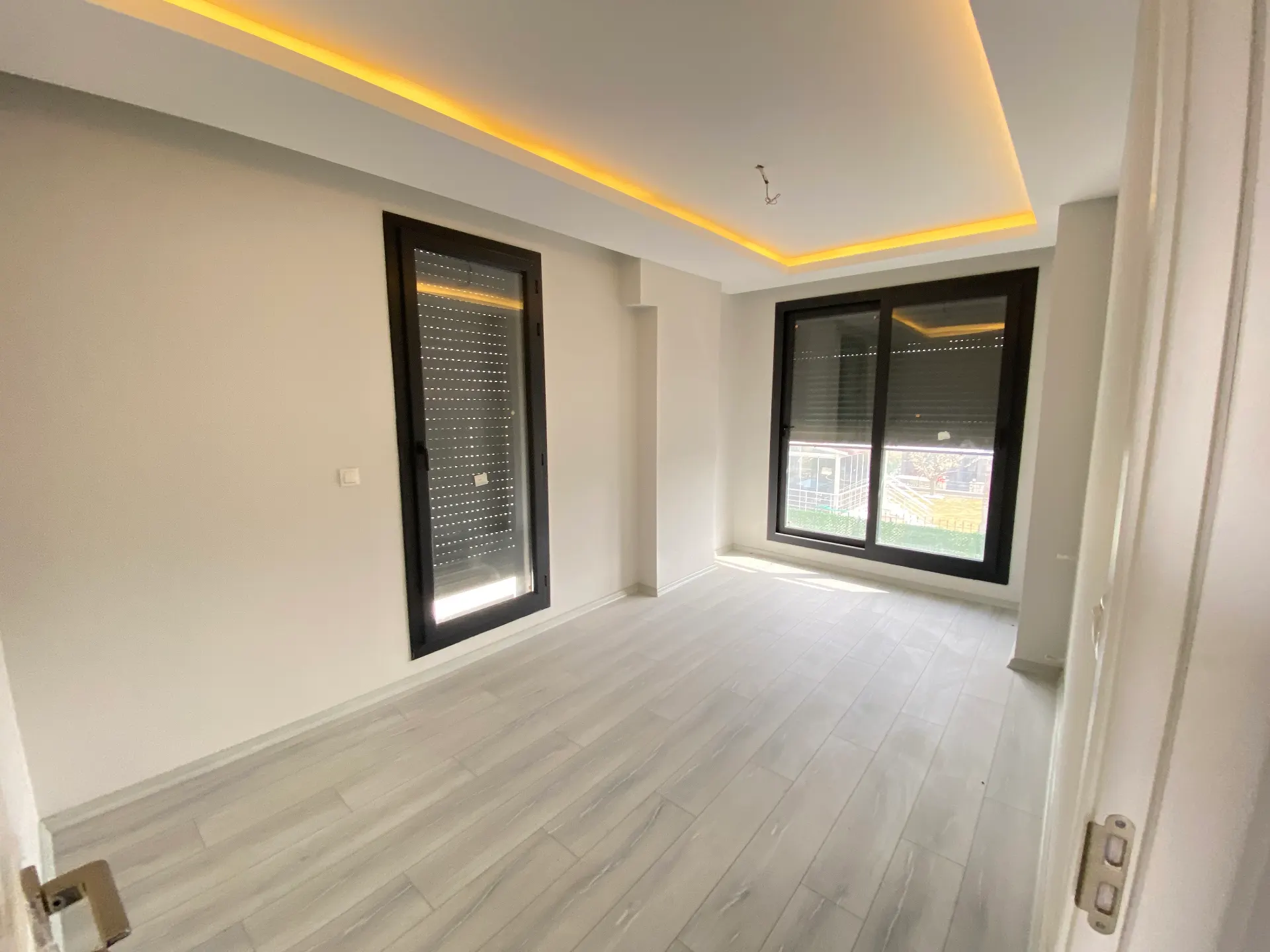 Seferihisar Akarca'da Havuzlu, geniş Bahçeli, oturma Ruhsatlı Satılık 4+1 Villa
