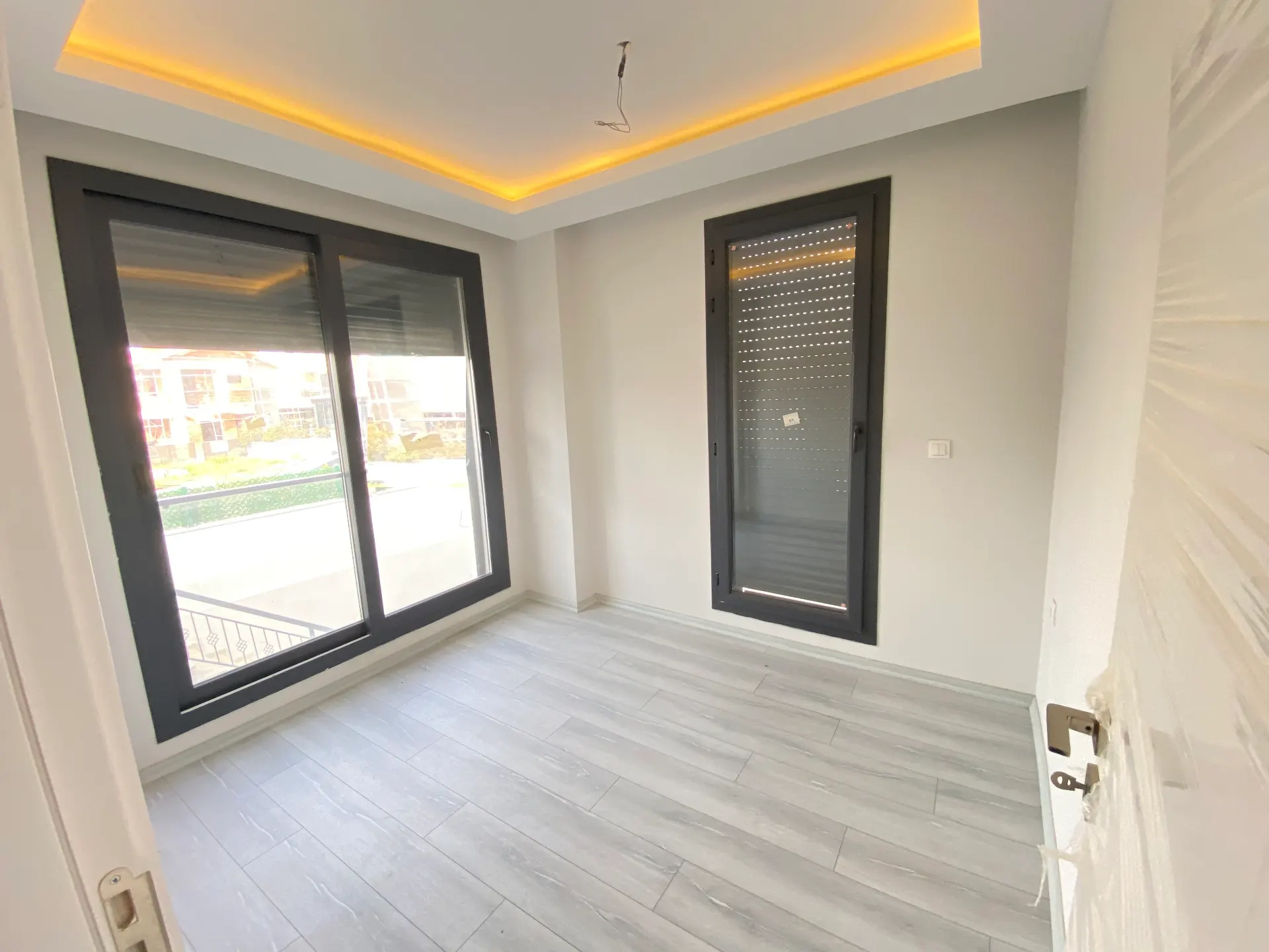 Seferihisar Akarca'da Havuzlu, geniş Bahçeli, oturma Ruhsatlı Satılık 4+1 Villa